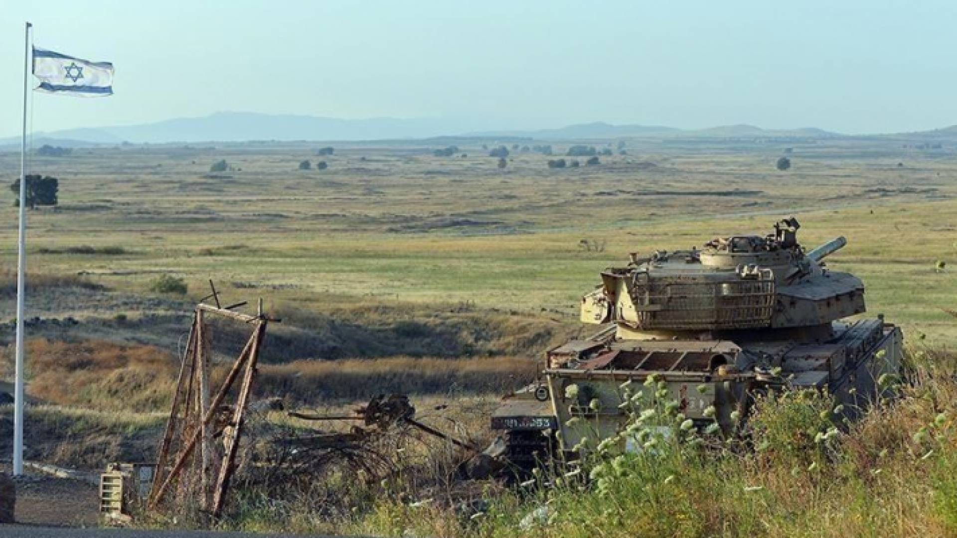 دبابة لجيش الاحتلال الإسرائيلي قرب الحدود مع لبنان