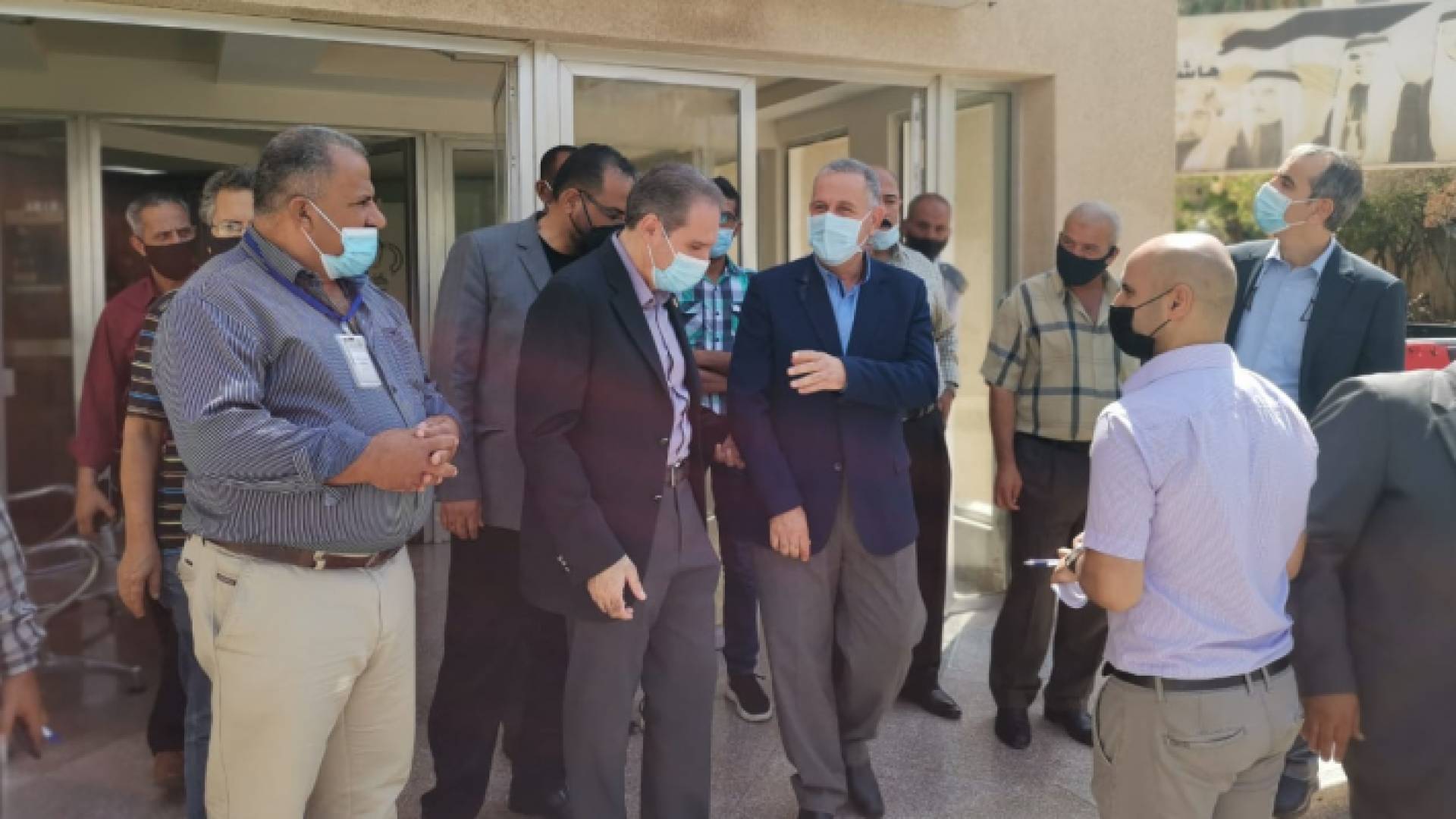 الهواري يتفقد خدمات "مستشفيات بسمة وبديعة ورحمة" ويهنئ الكوادر بالعيد