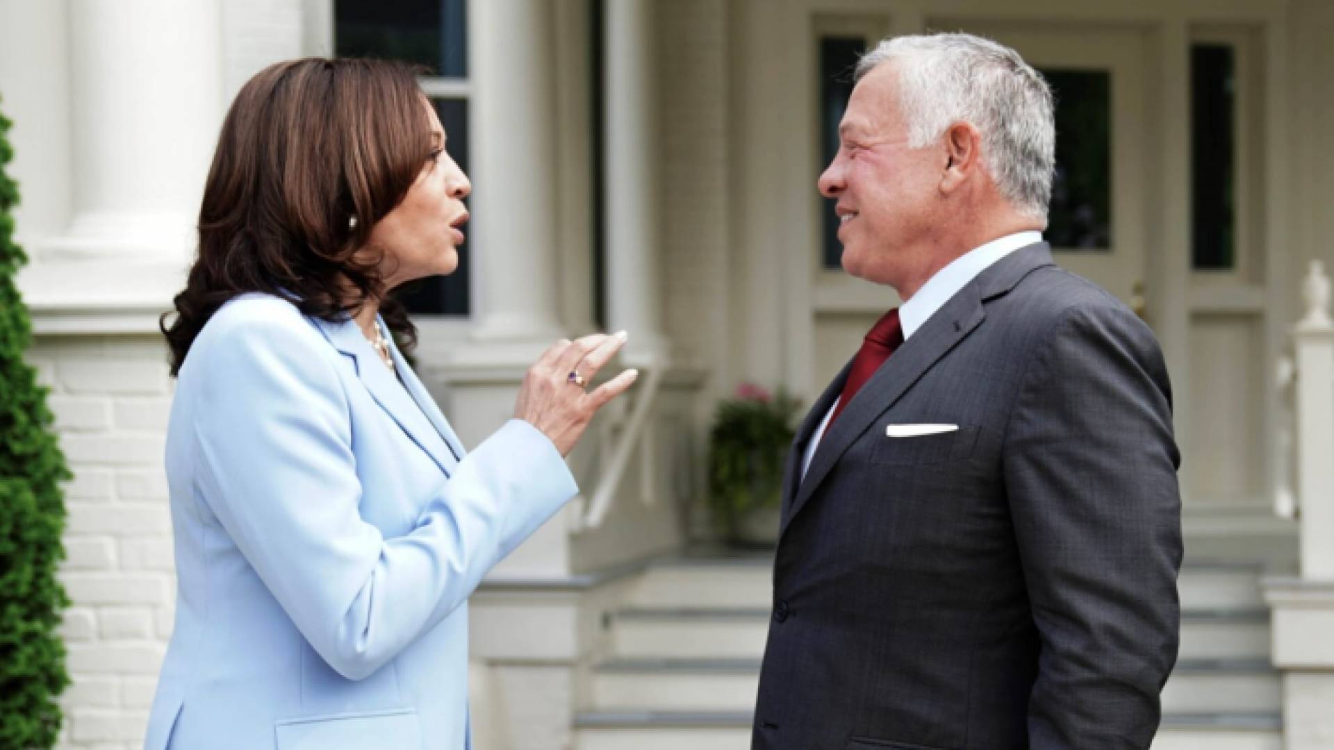 جلالة الملك عبدالله الثاني ابن الحسين ونائبة الرئيس الأمريكي كامالا هاريس