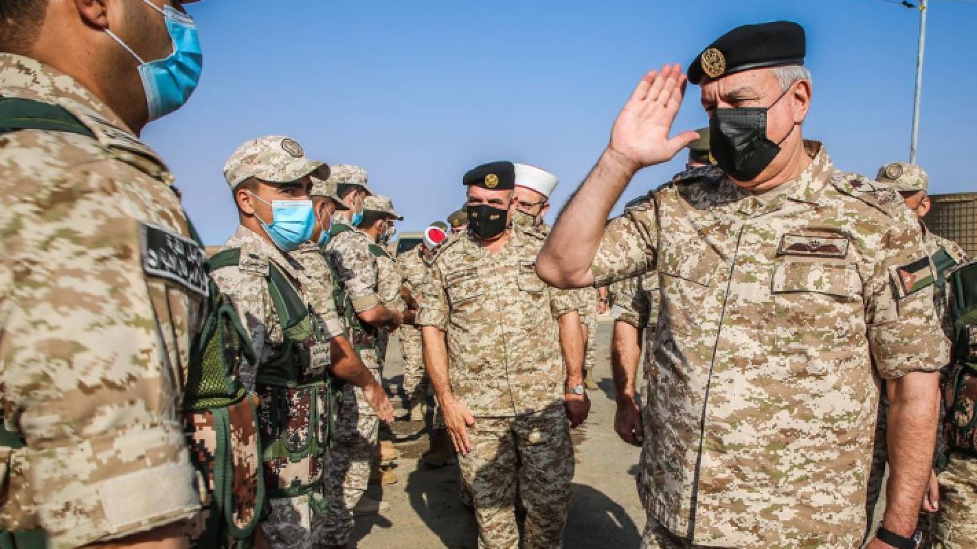 زيارة رئيس هيئة الأركان المشتركة إلى كتيبة الأمير طلال الآلية/5