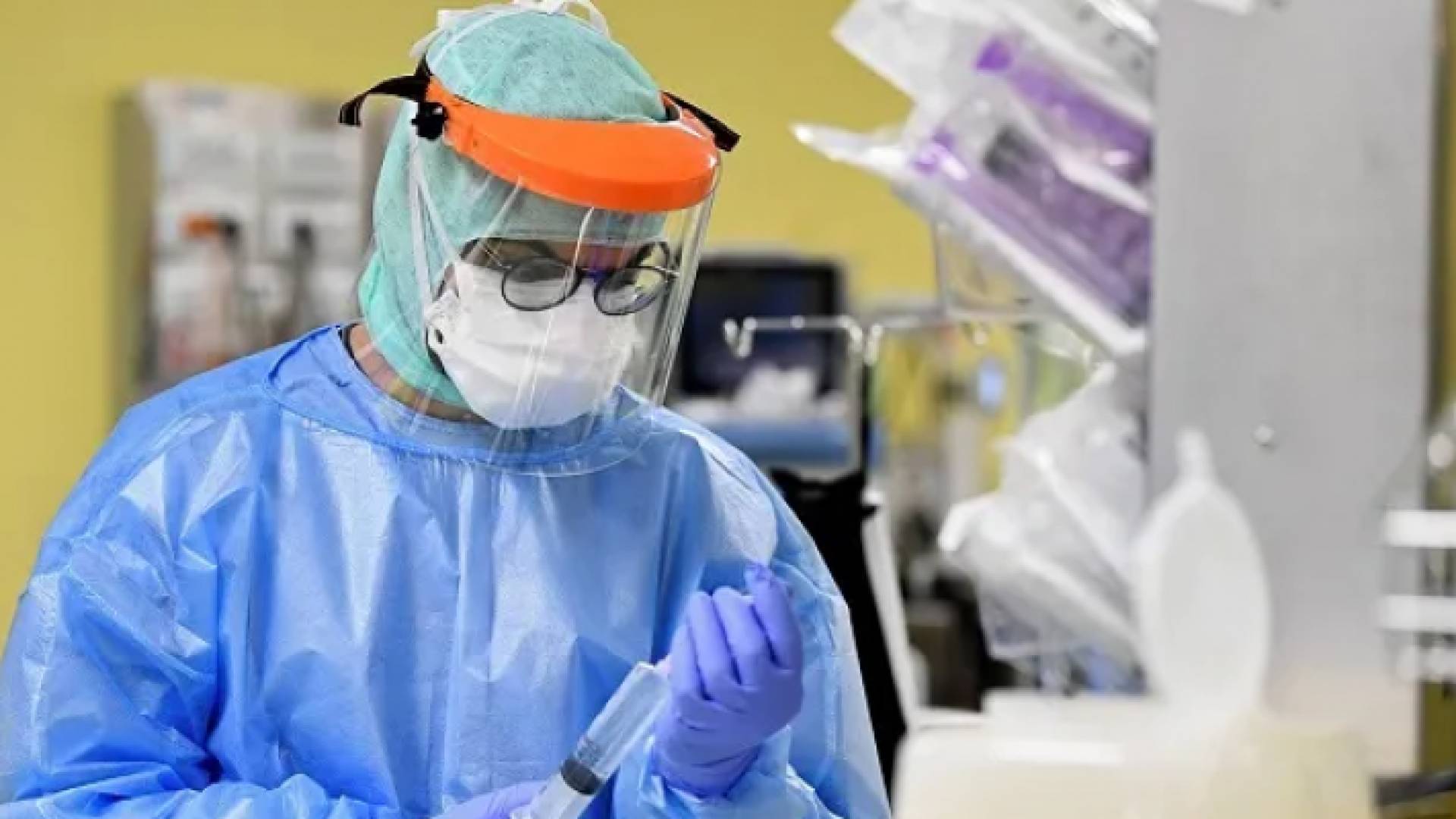 بريطانيا أكثر من 44 ألف إصابة بكورونا