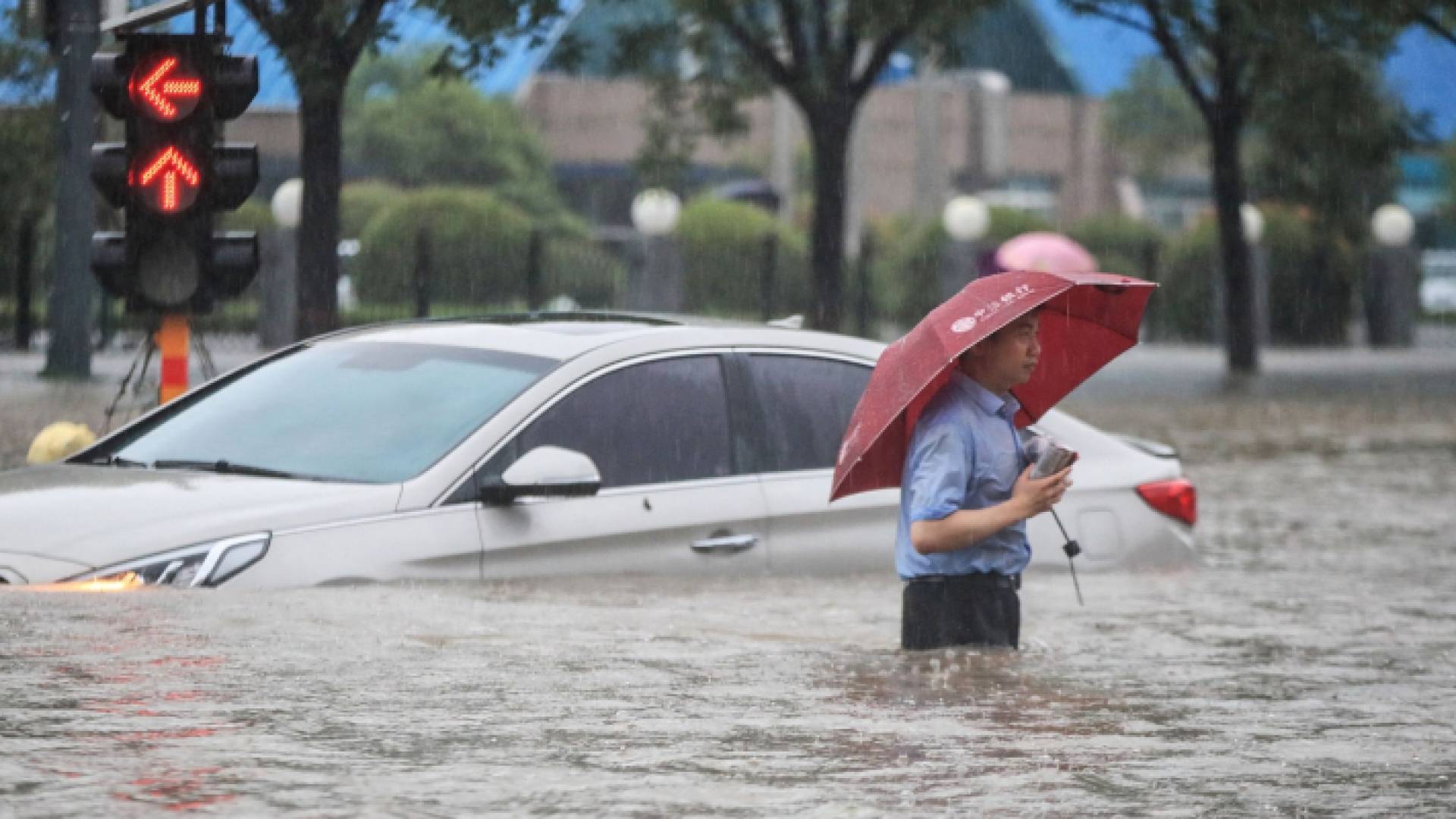 مصرع 33 شخصًا جراء فيضانات وسط الصين