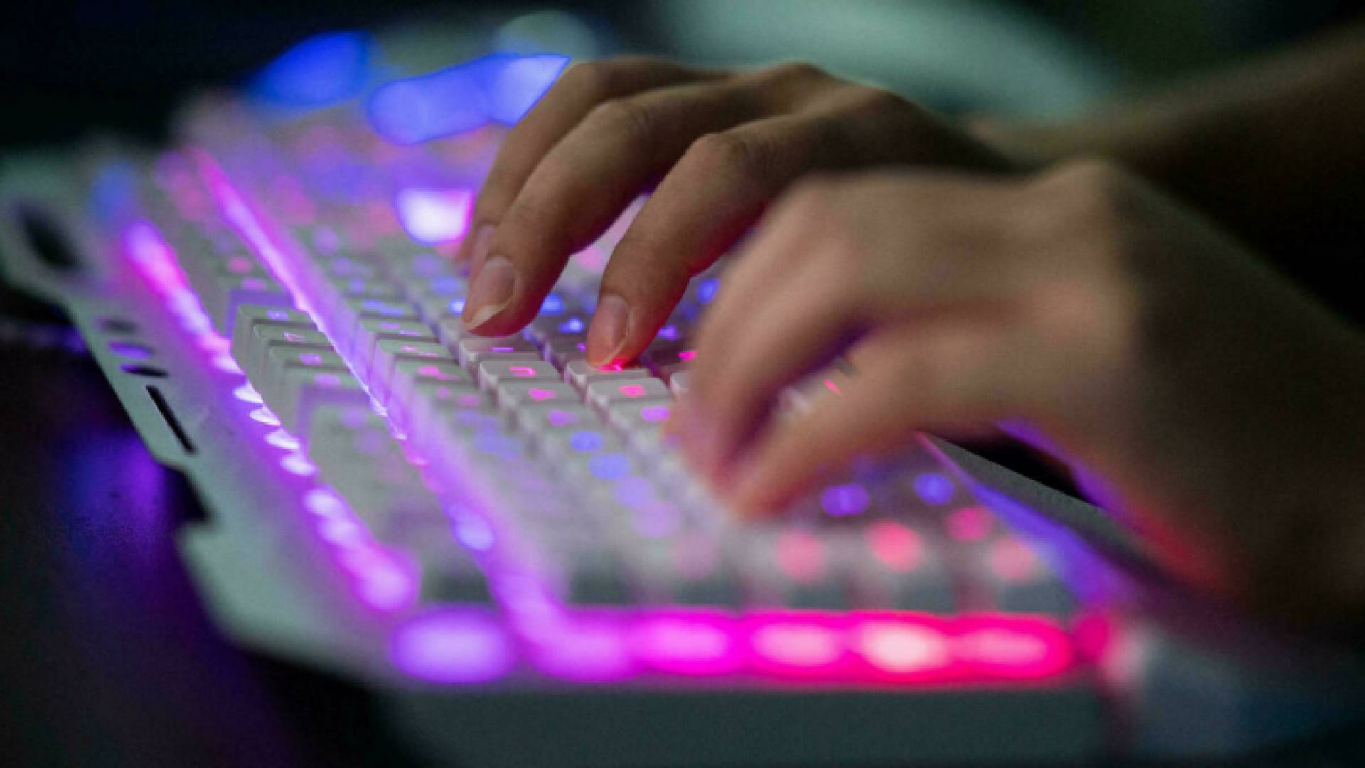 "العفو الدولية" تؤكد وجود أدلة على هجمات "بيغاسوس" وتجسسه على الهواتف