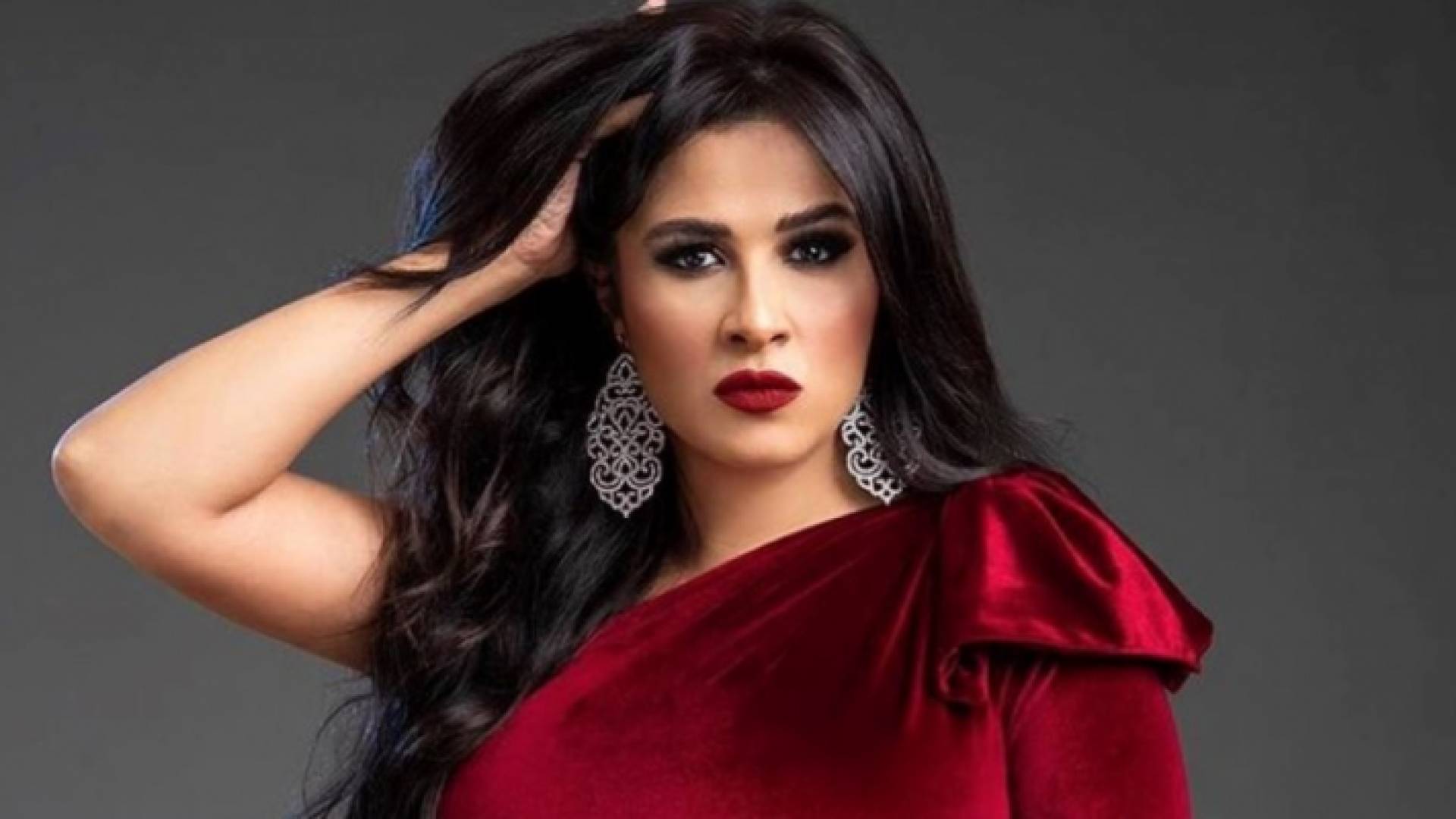 ياسمين عبد العزيز