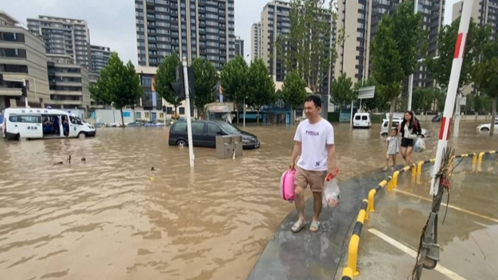 إخلاء مدينة صينية غارقة في مياه الفيضانات