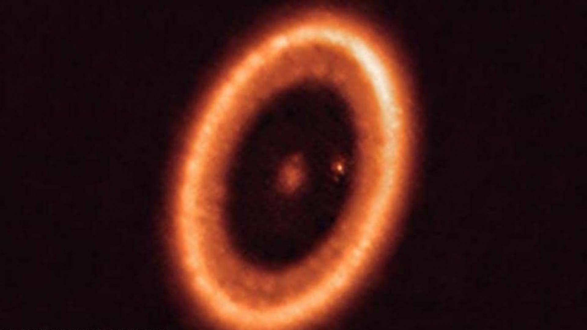 ولادة قمر.. العلماء يرصدون تكون 3 توابع حول كوكب جديد