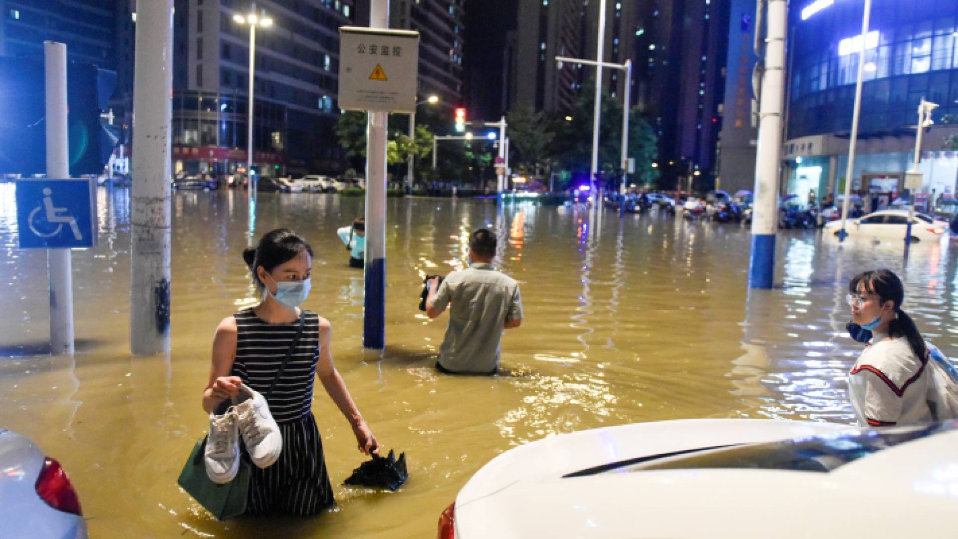 الفيضانات في مدينة تشينغتشو الصينية