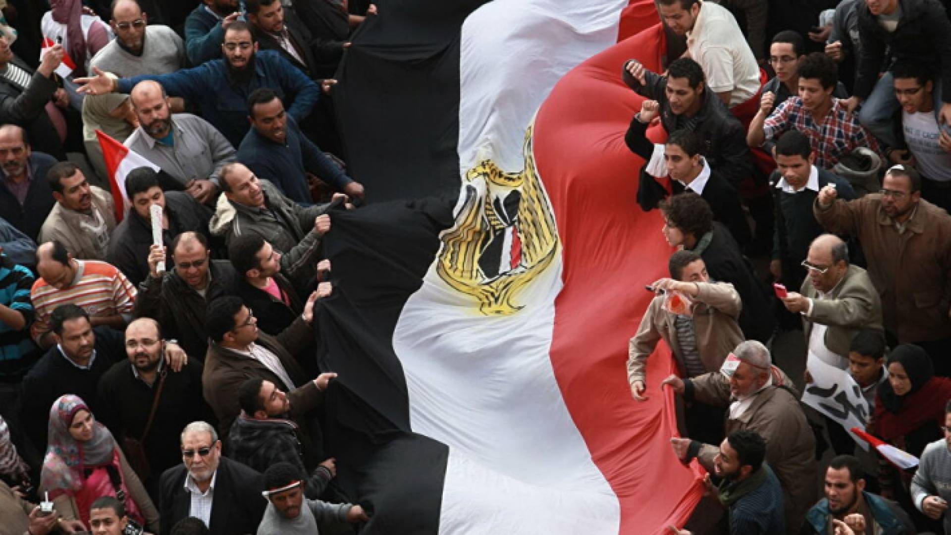 ثورة 23 يوليو بأنها تحرك عسكري قاده ضباط جيش مصريون ضد الحكم الملكي