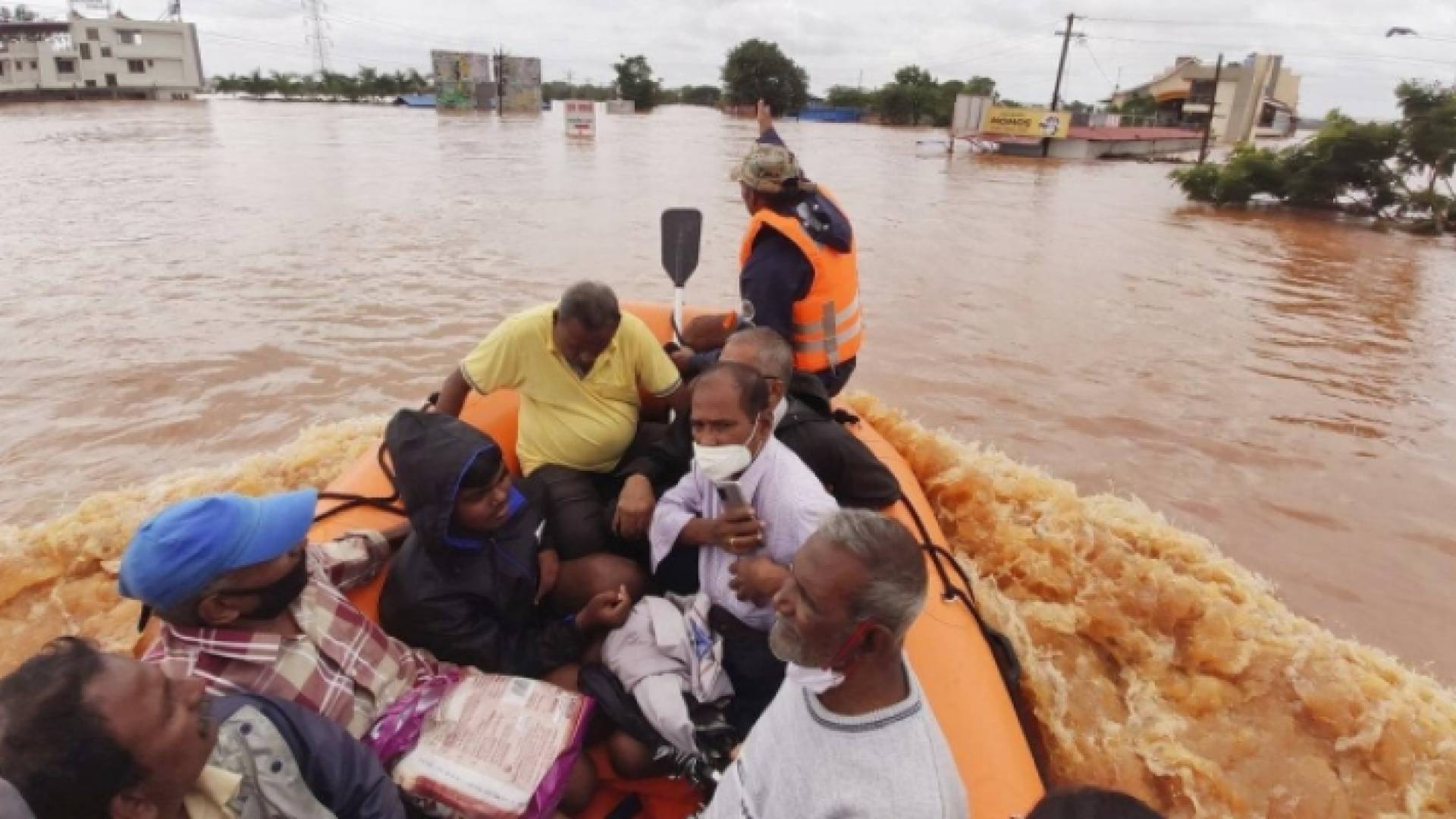 وصل مستوى المياه إلى 3,5 أمتار في بعض المناطق