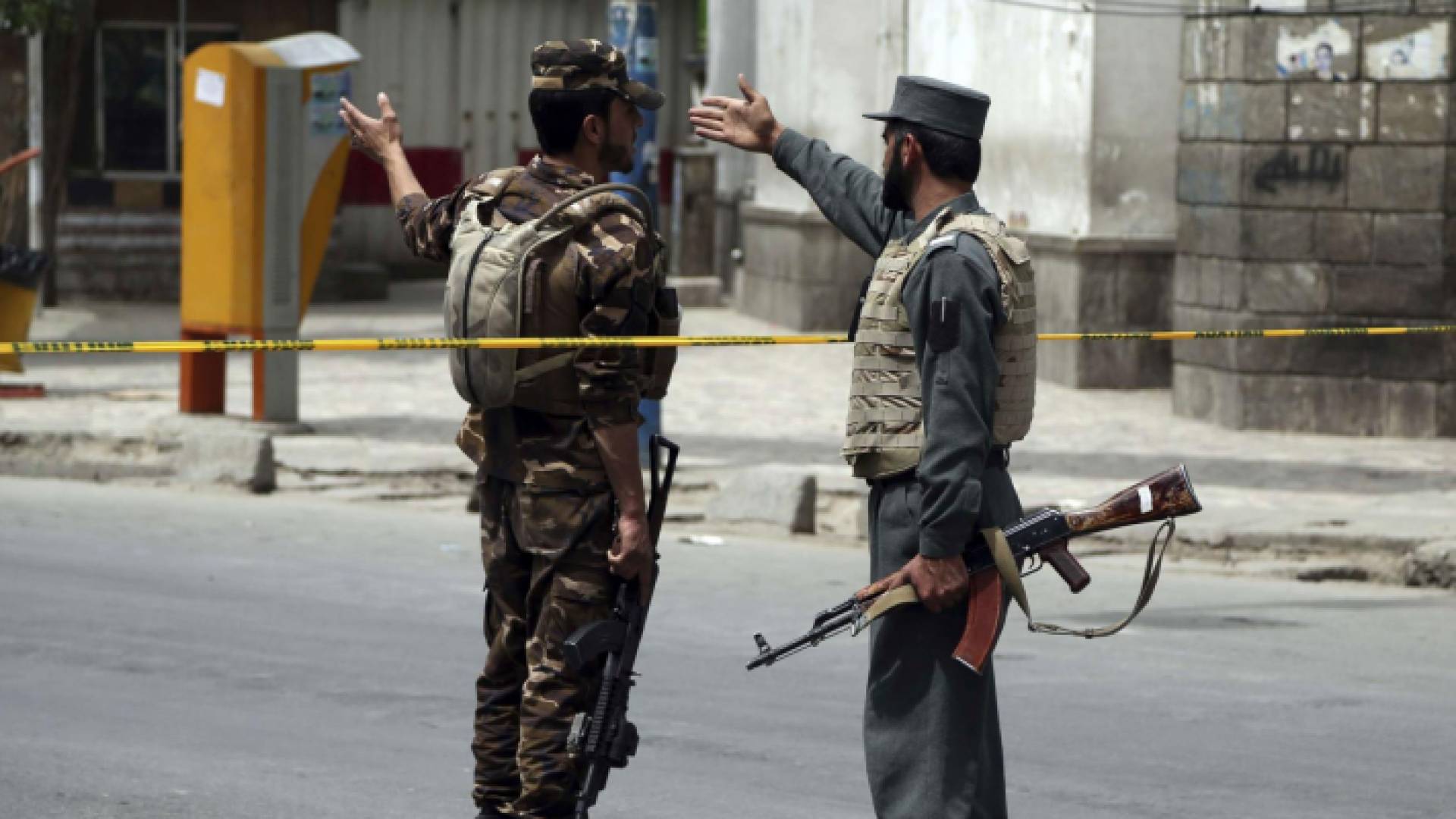 جنديان من الجيش الأفغاني