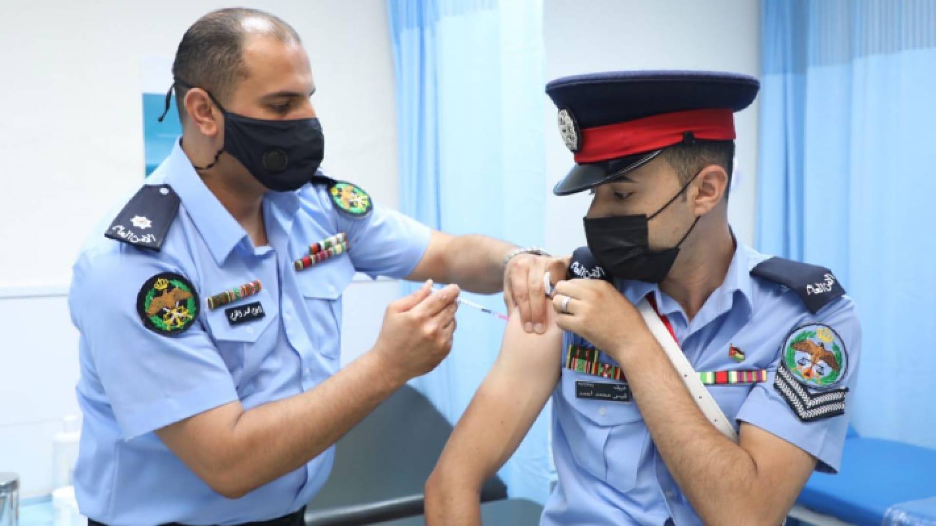 تطعيم مرتبات الأمن العام ضد كورونا