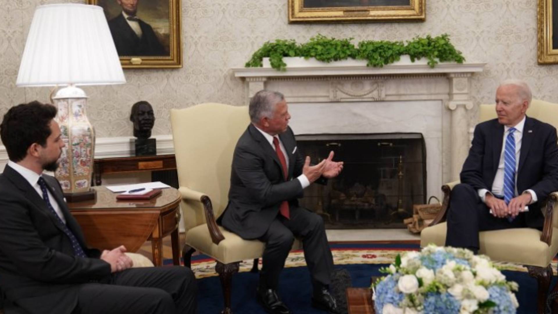 خلال لقاء جلالة الملك وسمو ولي العهد بالرئيس الأمريكي