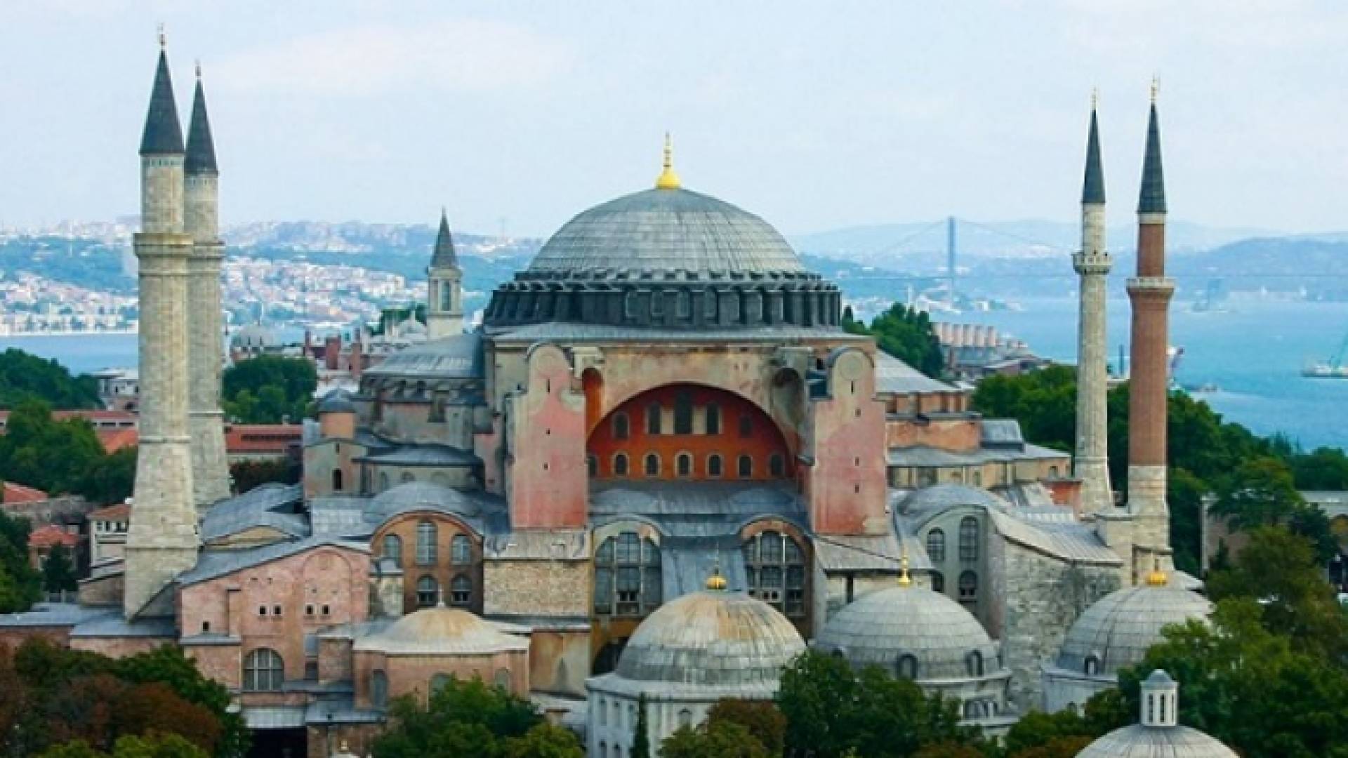 مسجد آيا صوفيا في مدينة اسطنبول التركية