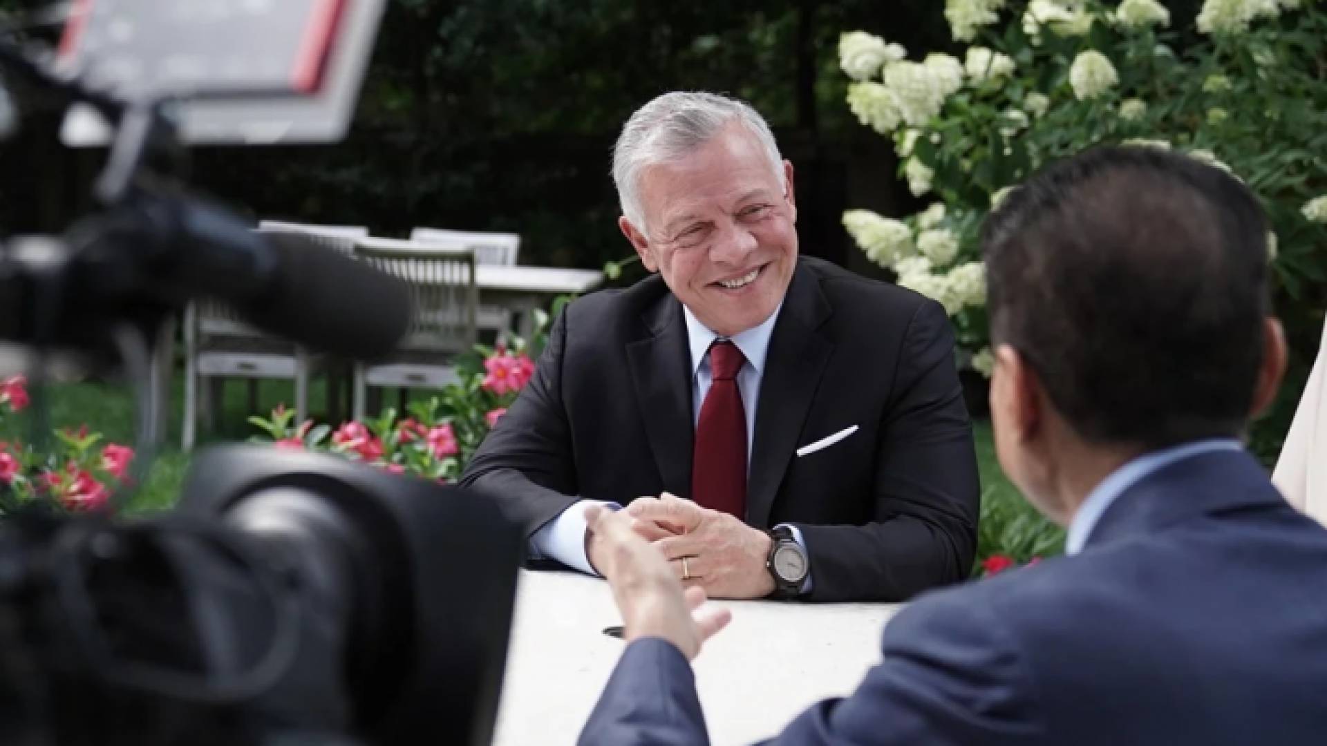 الملك خلال المقابلة