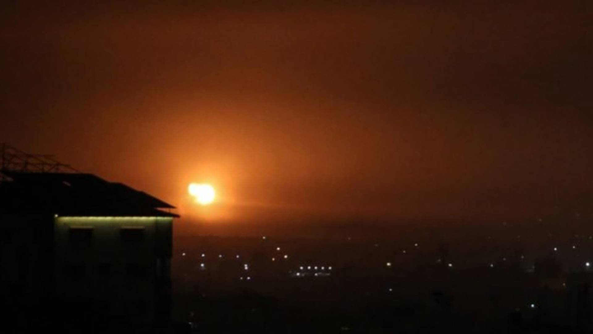 الاحتلال الإسرائيلي يطلق غارة جوية ثانية على خانيونس في غزة