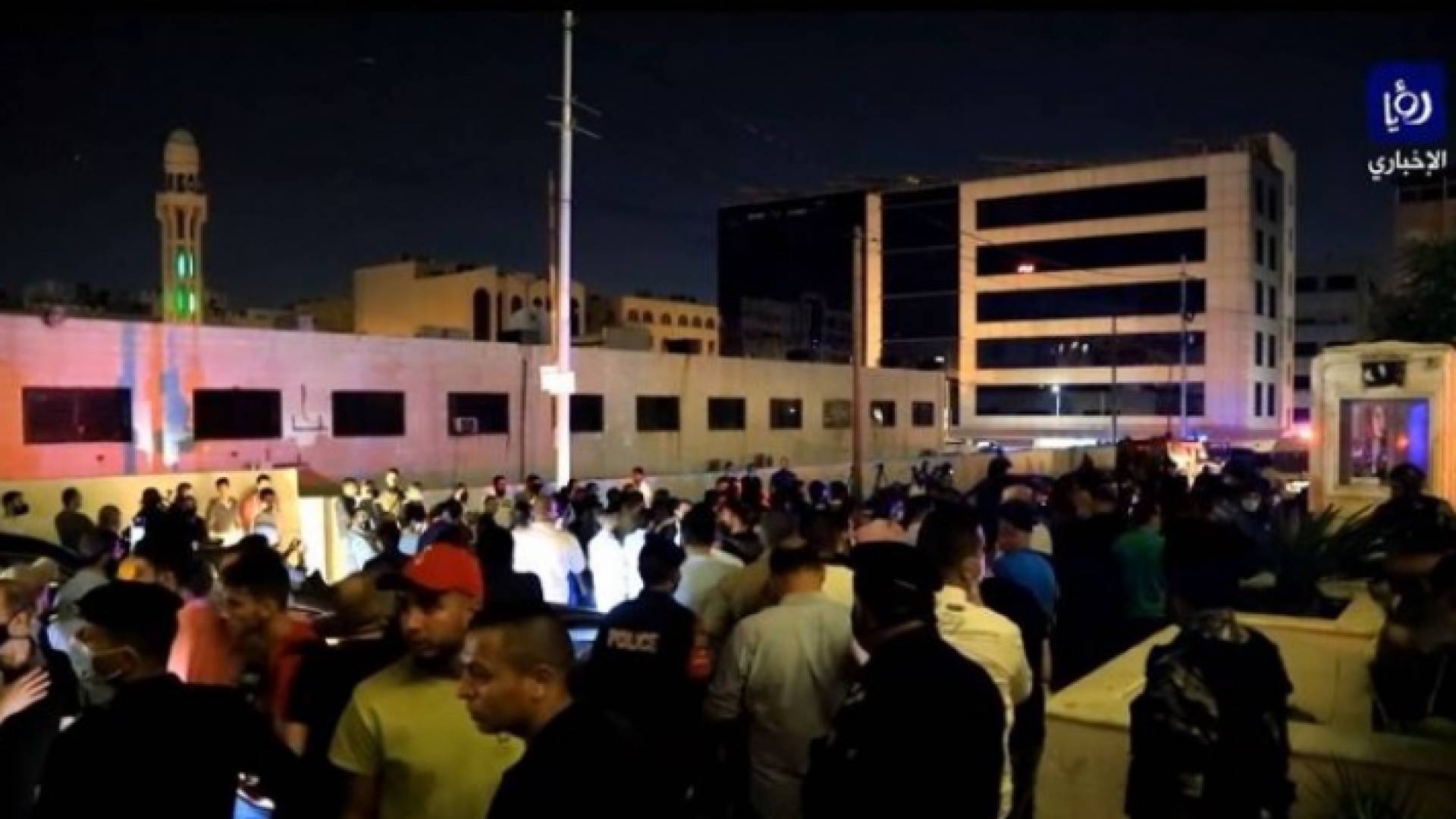 الصورة من محيط مستشفى الجاردنز