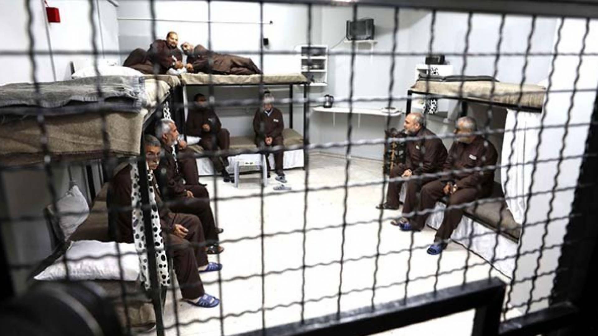 أسرى داخل سجون الاحتلال الإسرائيلي