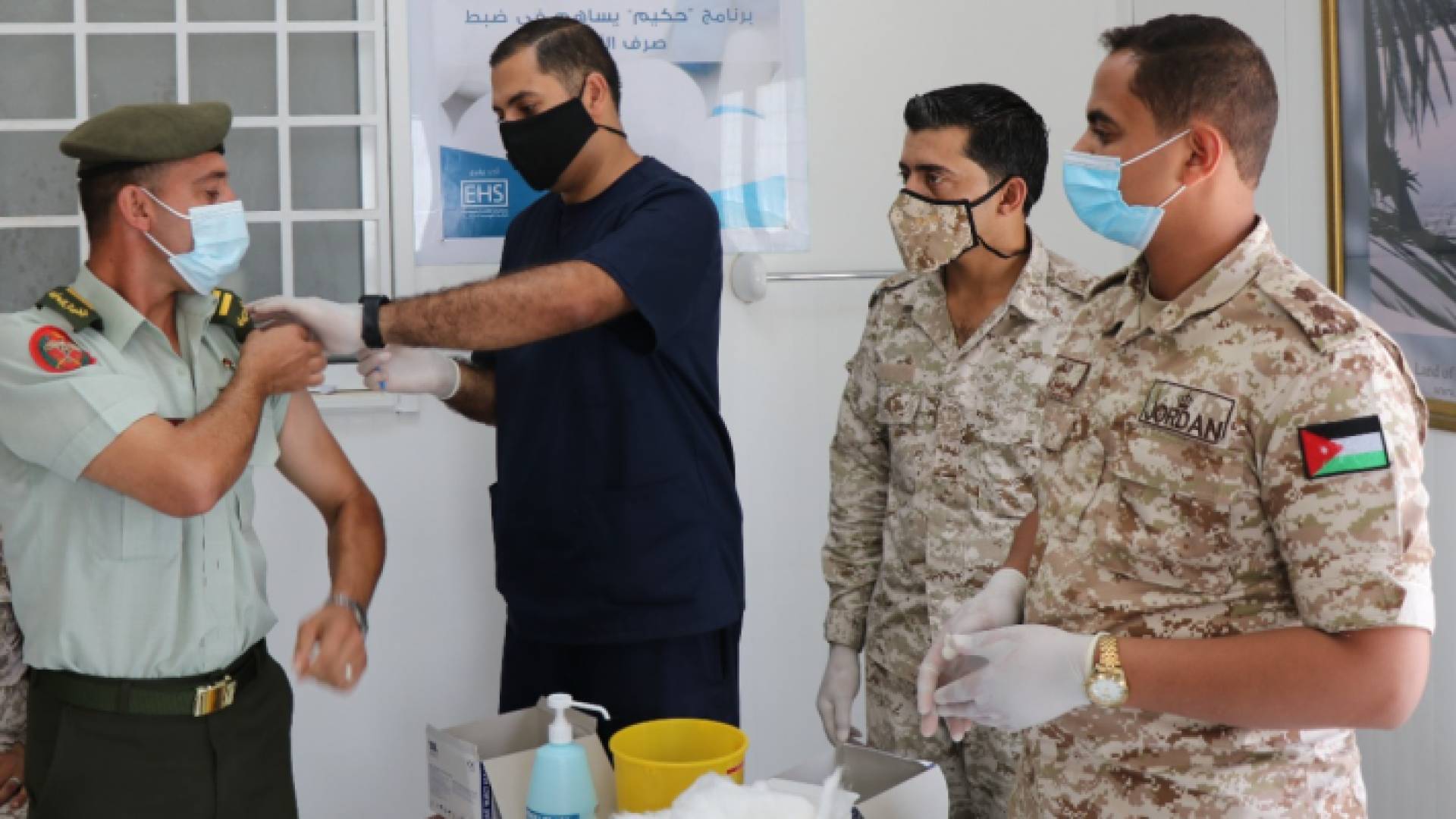 الجيش يواصل تطعيم منتسبيه