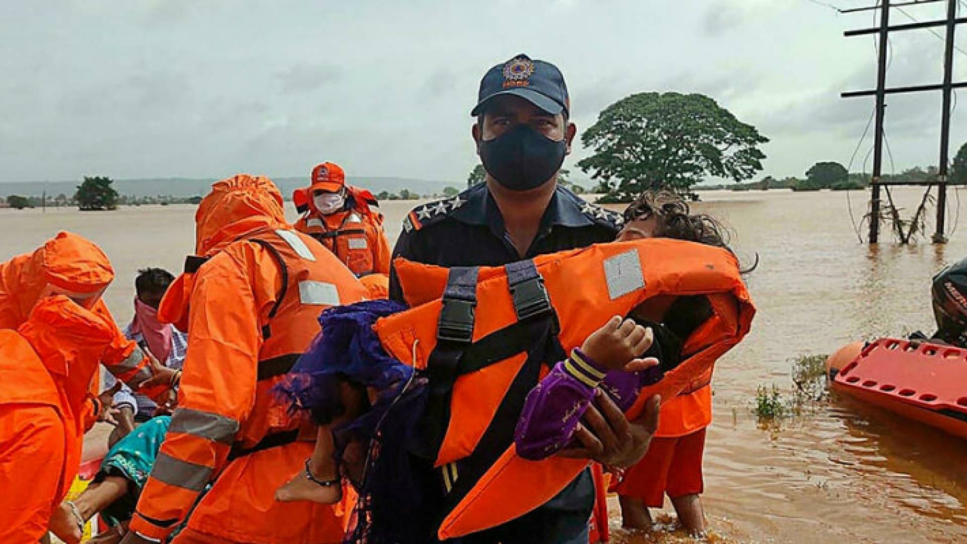 مشاهد من الفيضانات