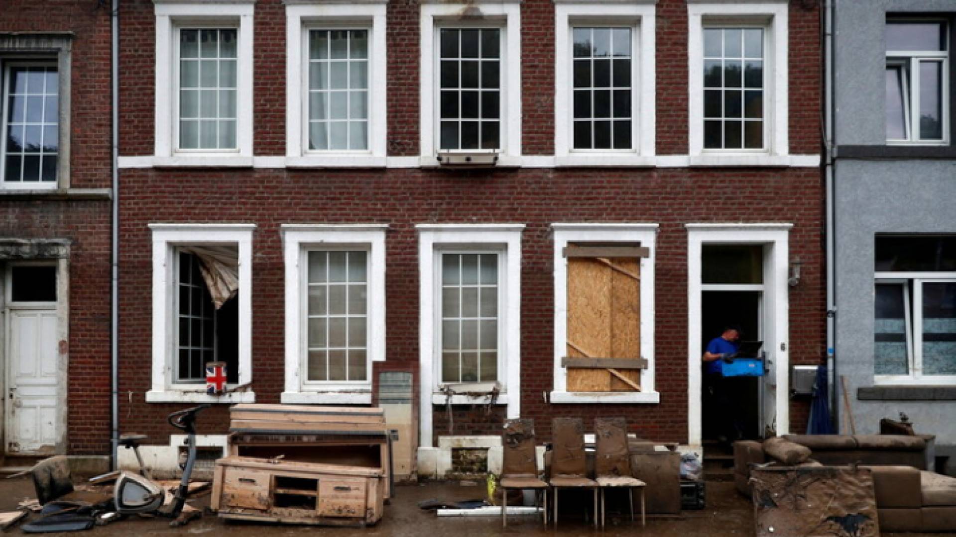 مدينة بلجيكية تشهد أسوأ سيول منذ عقود