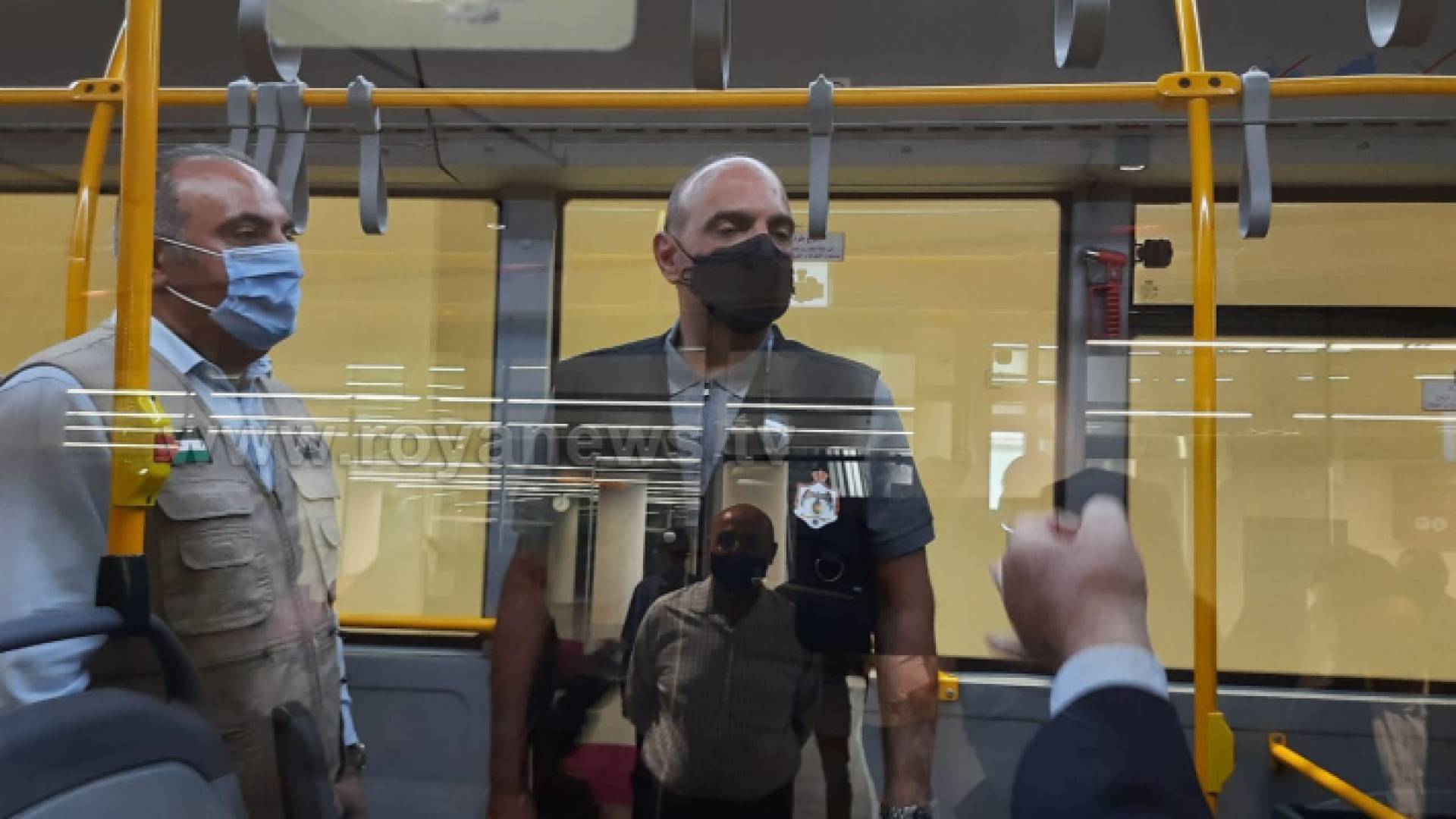 رئيس الوزراء يدشن الباص السريع