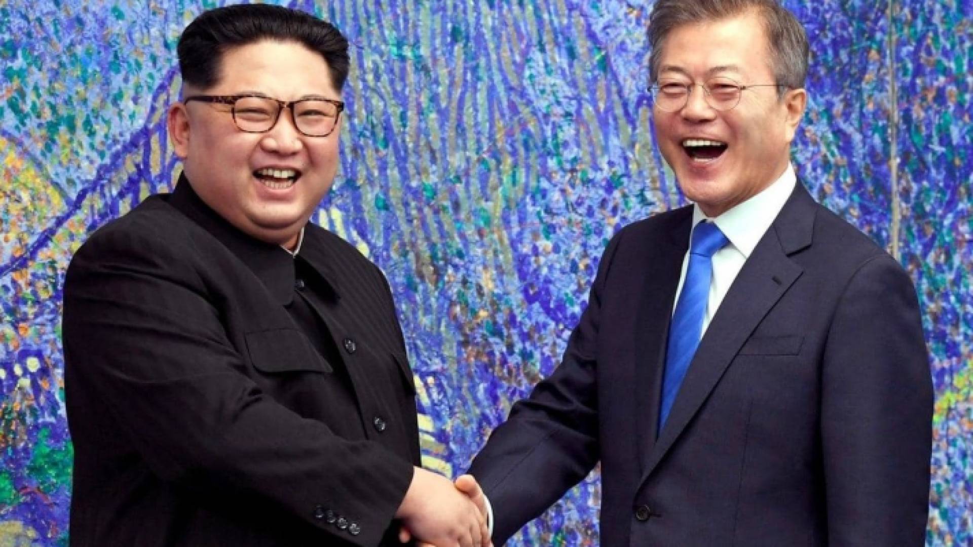 رئيس كوريا الجنوبية مون جيه إن وزعيم كوريا الشمالية كيم جونغ أون