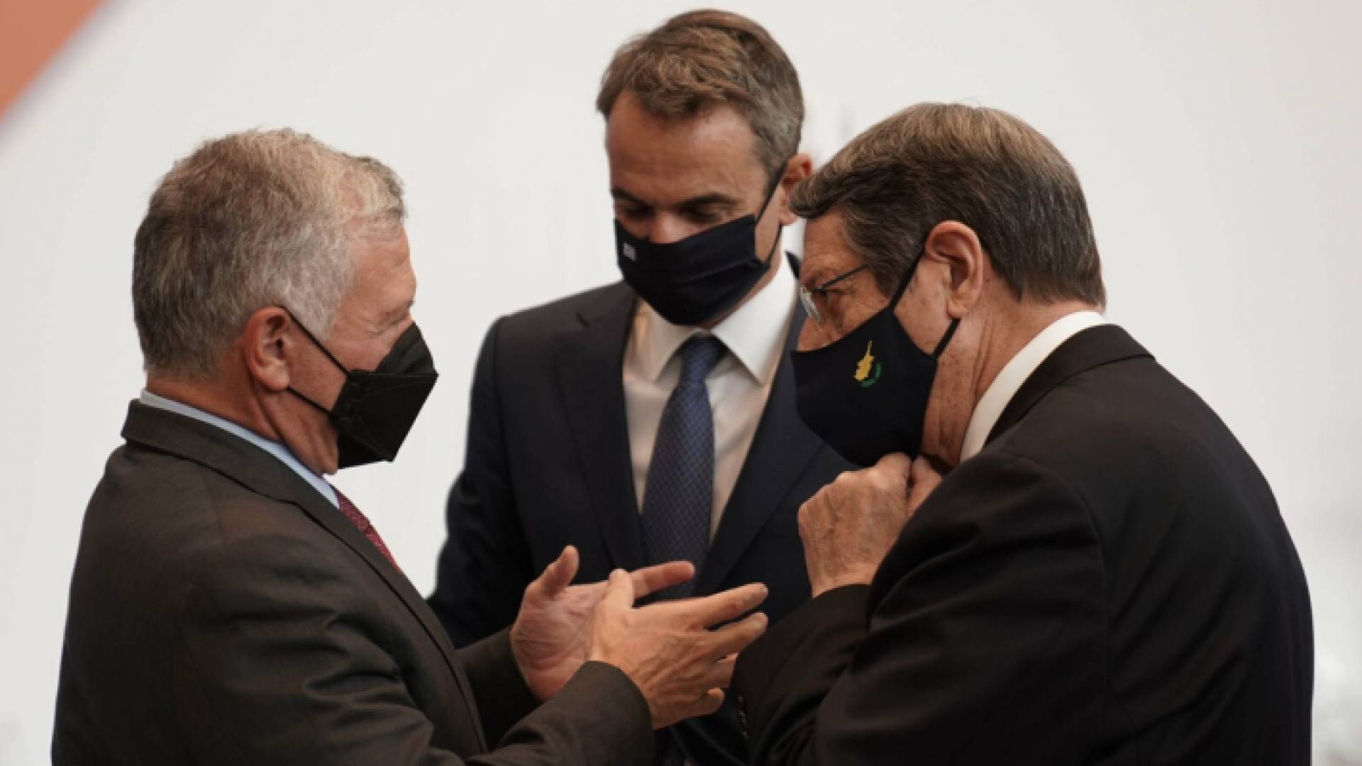 الملك والرئيس القبرصي ورئيس الوزراء اليوناني