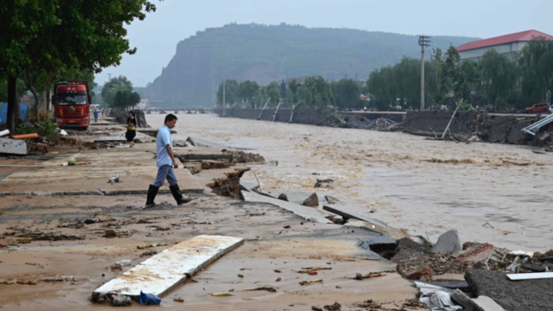 ارتفاع عدد قتلى إلى 99 قتيلا جراء الفيضانات في الصين