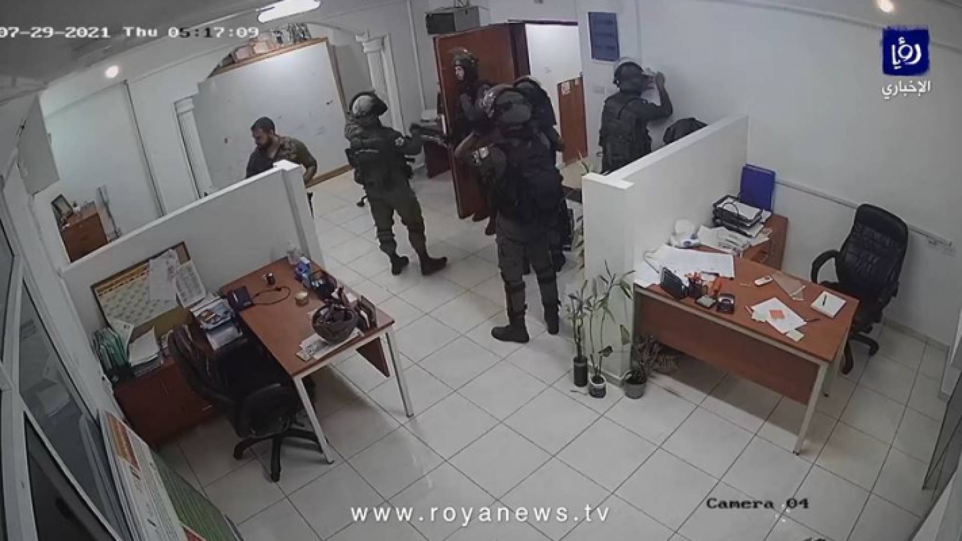 قوات الاحتلال تقتحم مقر الحركة العالمية للدفاع عن الأطفال في البيرة