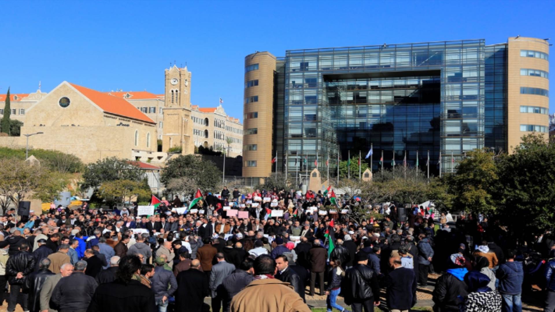 إغلاق مكاتب الأونروا في بيروت احتجاجا على تقصيرها في تأمين الخدمات للاجئين الفلسطينيين