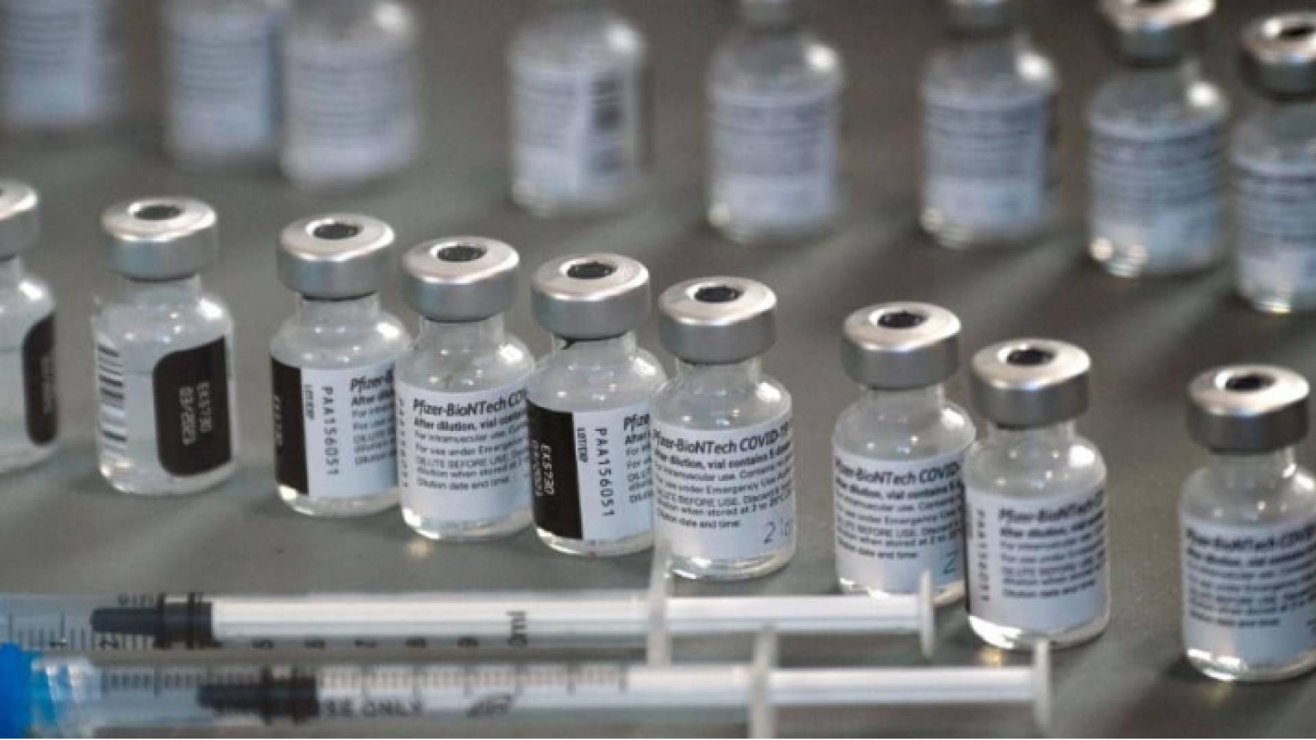 فايزر: جرعة ثالثة من لقاحنا تعزز "بقوة" الحماية من متغير دلتا