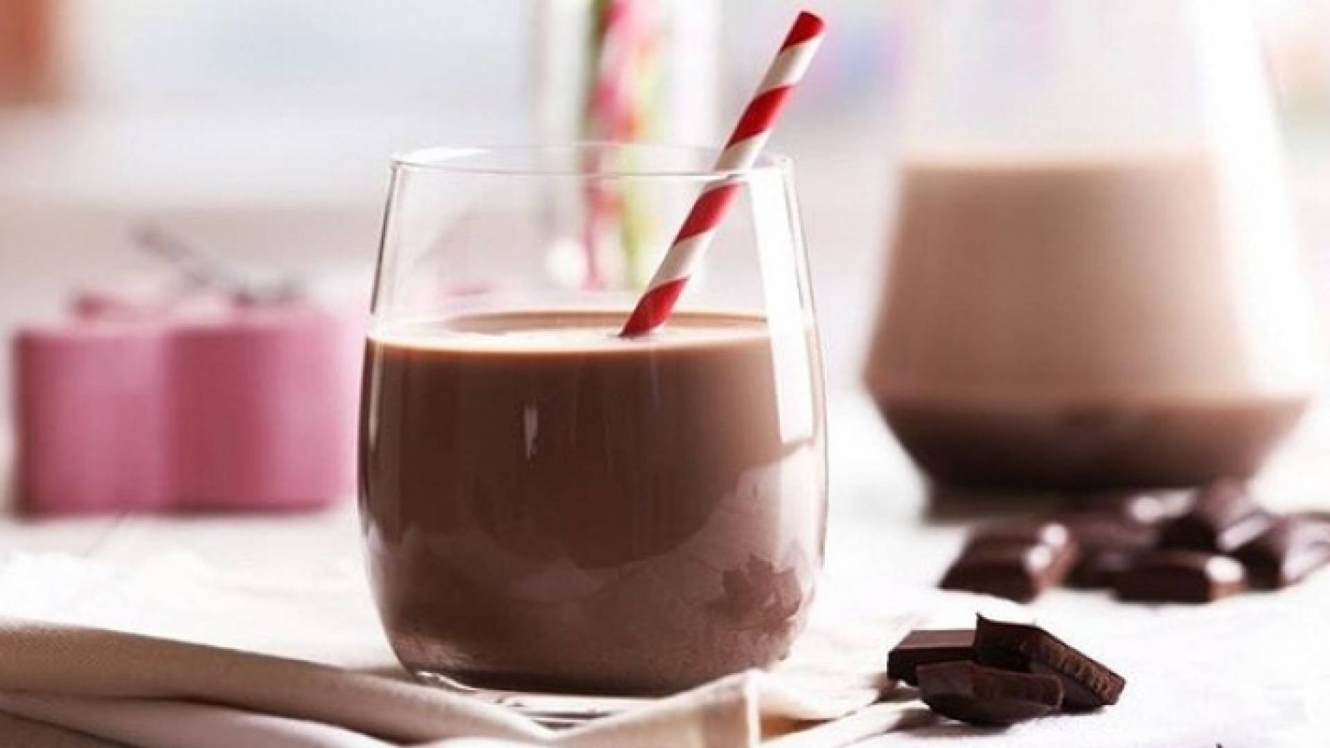 تناول الشوكولاتة في الصباح يساعد في حرق الدهون