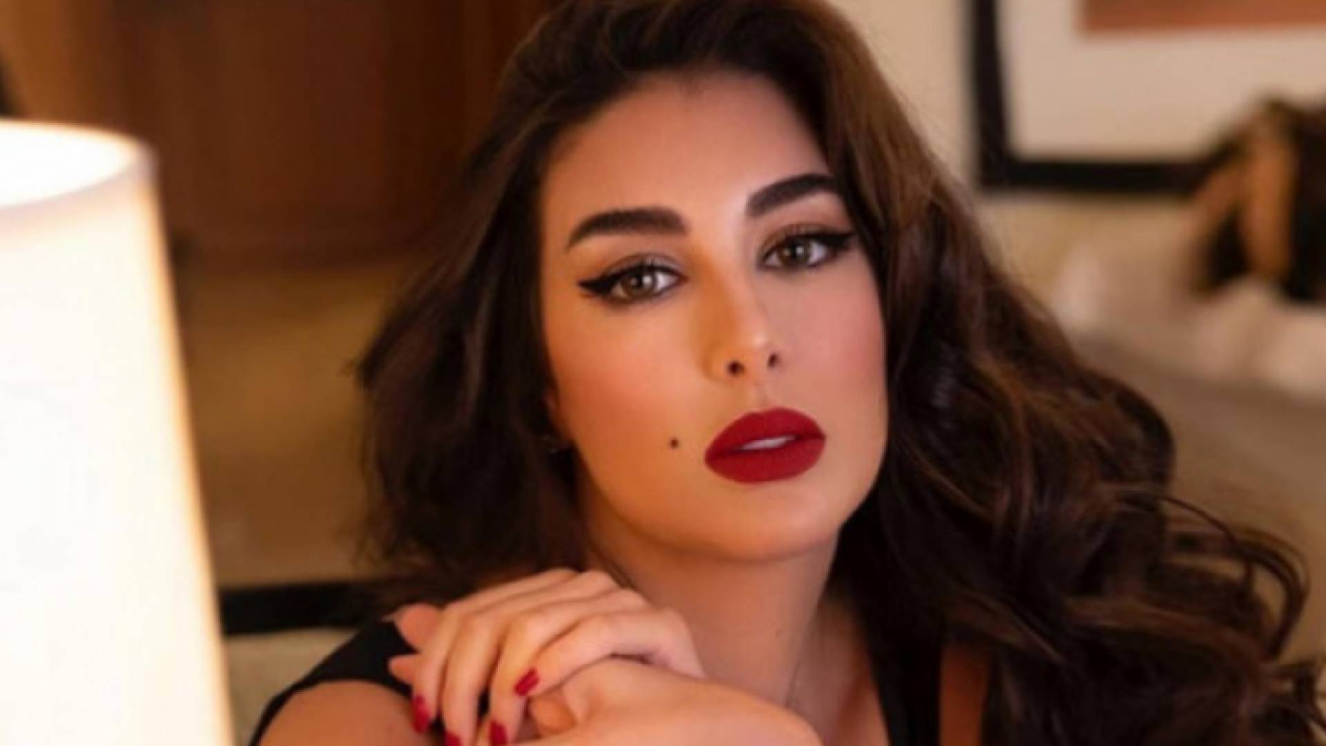 ياسمين صبري تكشف حقيقة حساب لها على "فيس بوك"