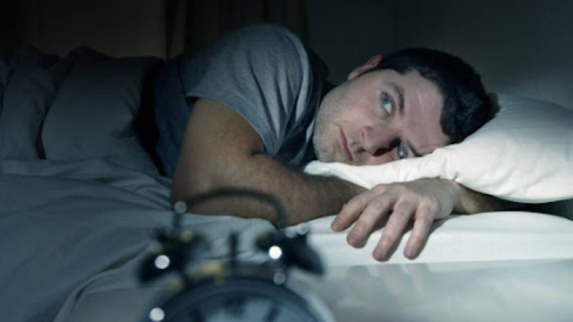 يعاني الكثير من الاستيقاظ عدة مرات أثناء الليل