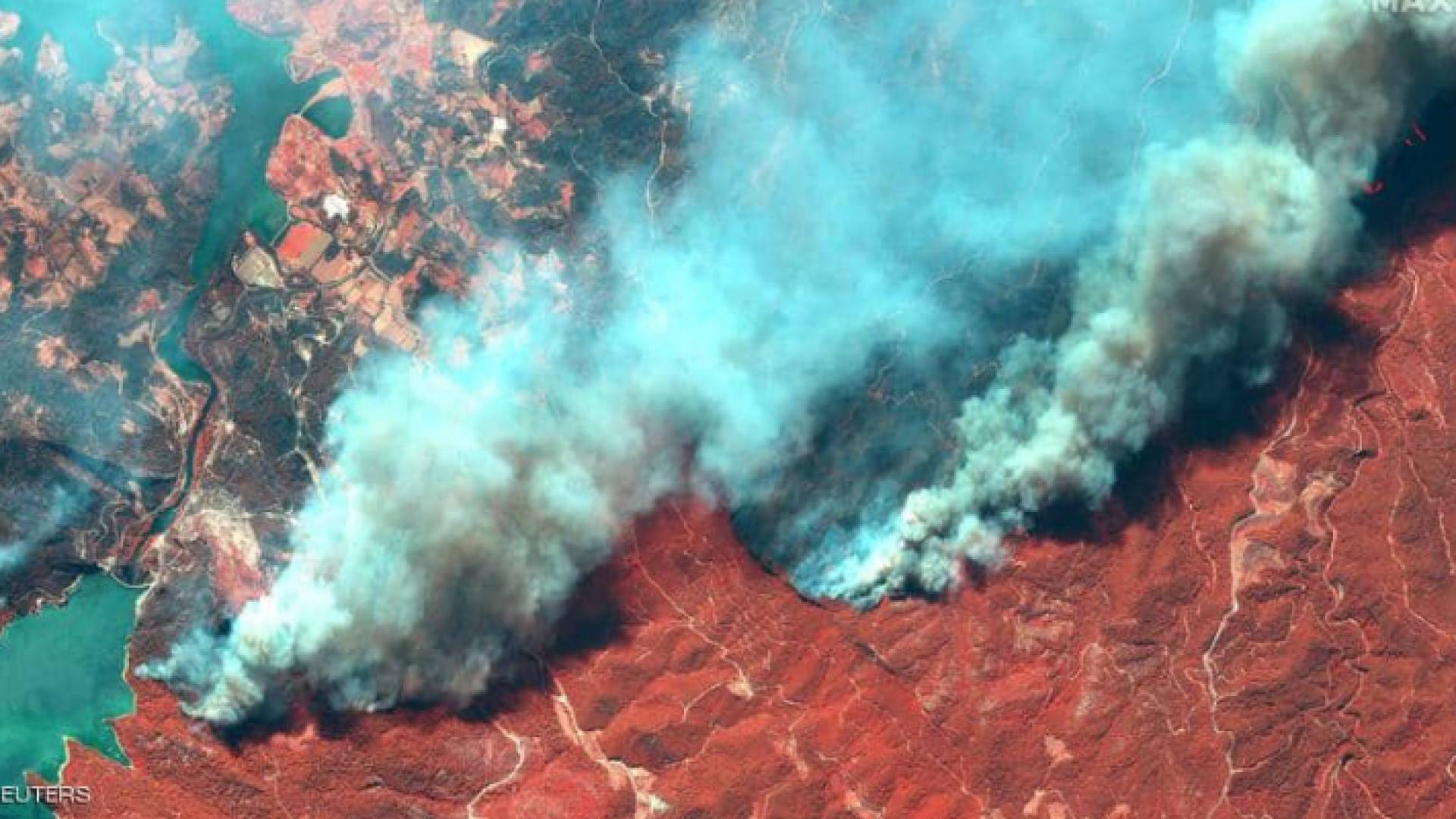 ساعدت طائرات من روسيا وأوكرانيا في إخماد النيران