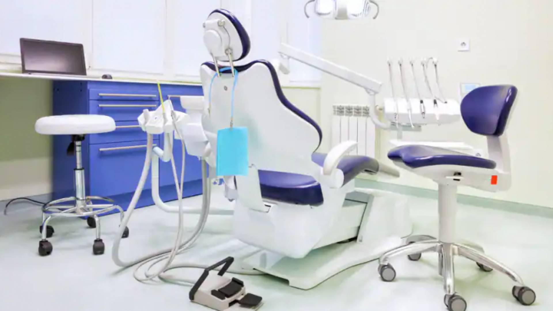 الصحة: إلزام مراجعي عيادات الأسنان بشهادة المطعوم أو فحص "بي سي ار"