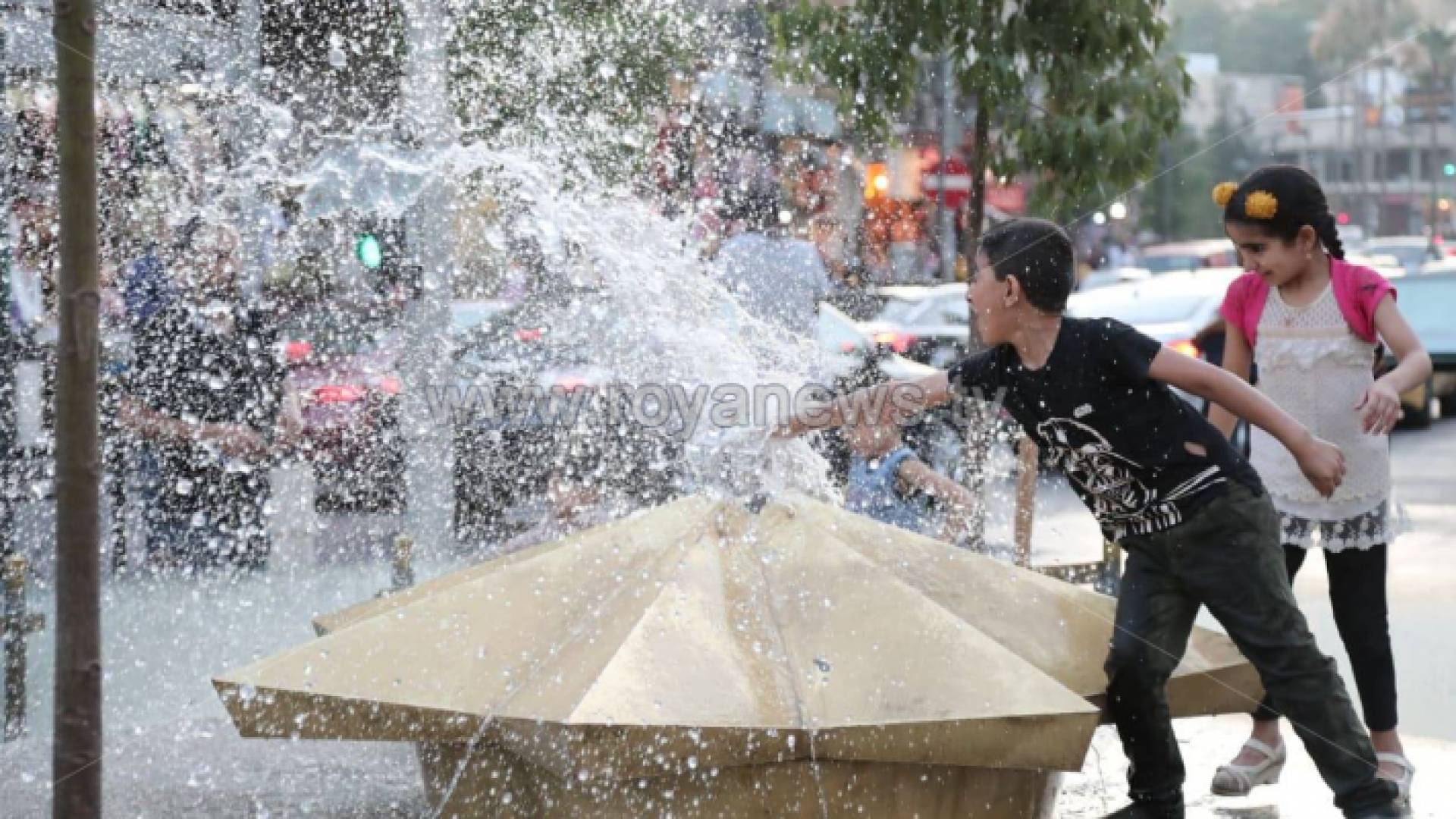 أطفال يلعبون بالمياه - ارشفية