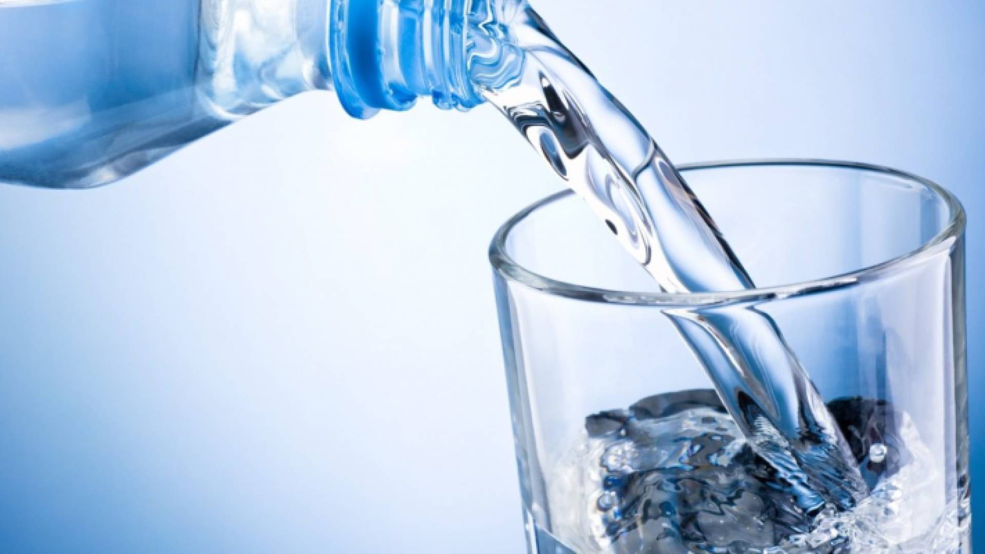 كوب ماء- تعبيرية