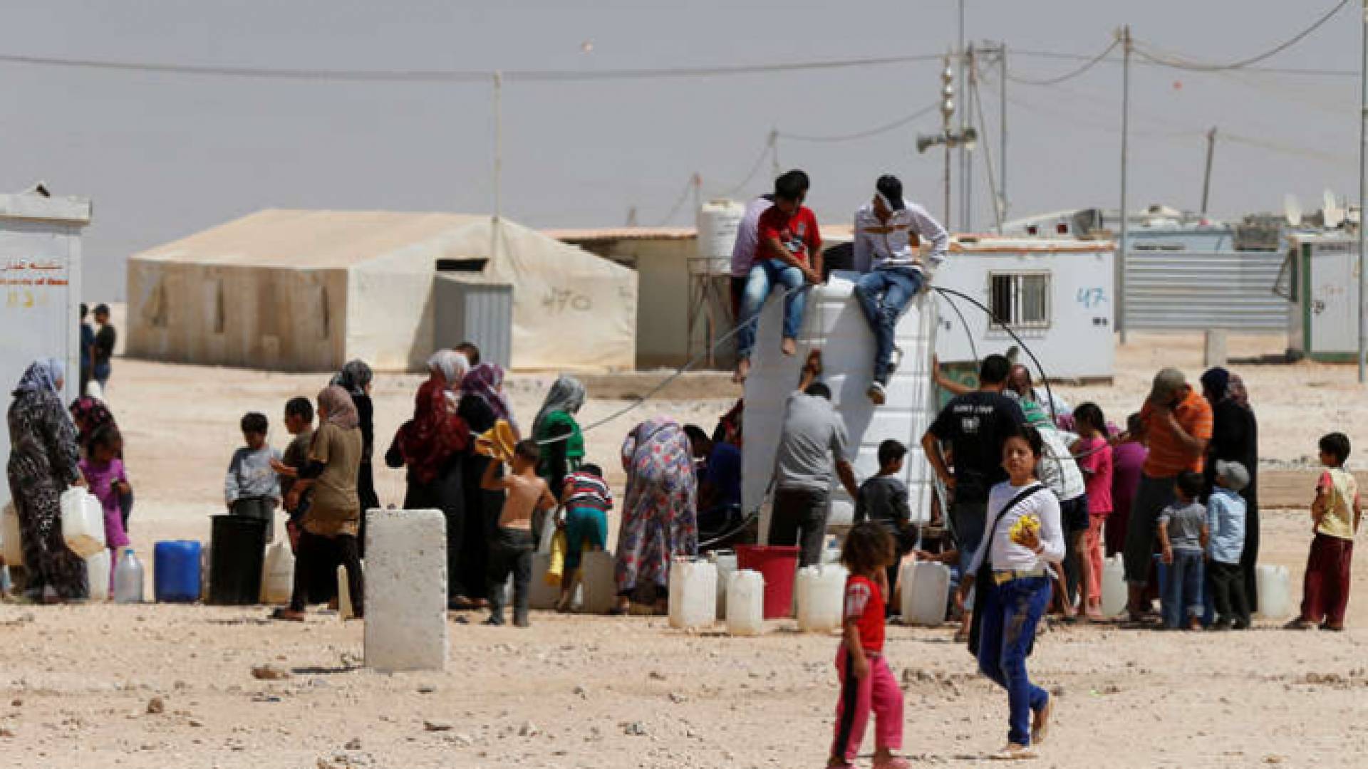 لاجئون سوريون في مخيم الزعتري شمال الأردن - أرشيفية