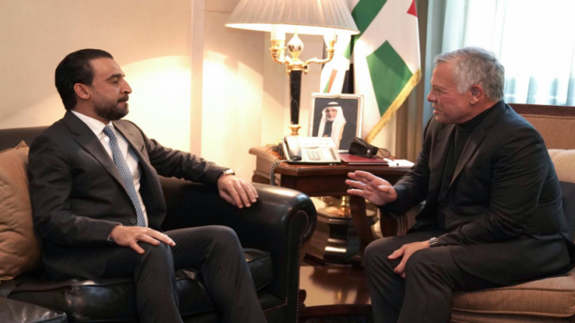 الملك خلال لقاء الحلبوسي