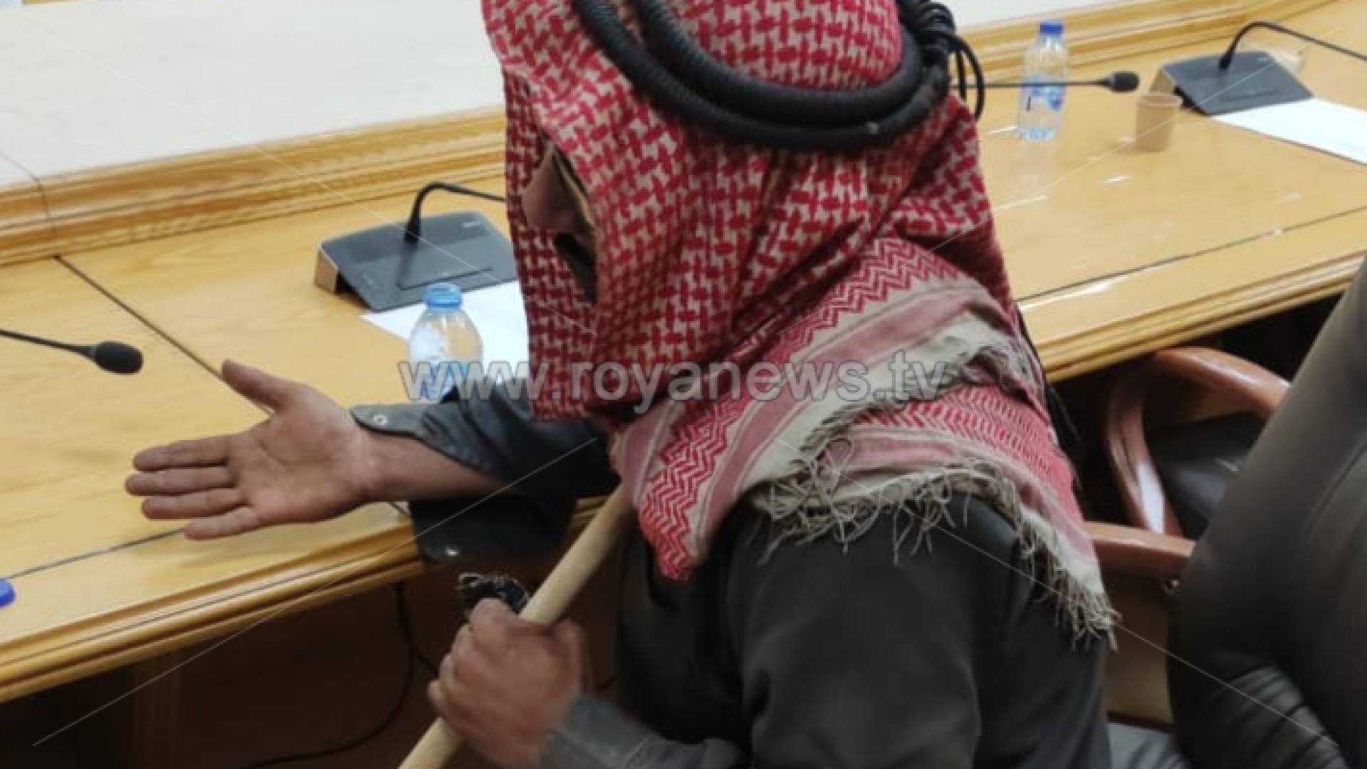 المسن الأردني يتحدث للنواب