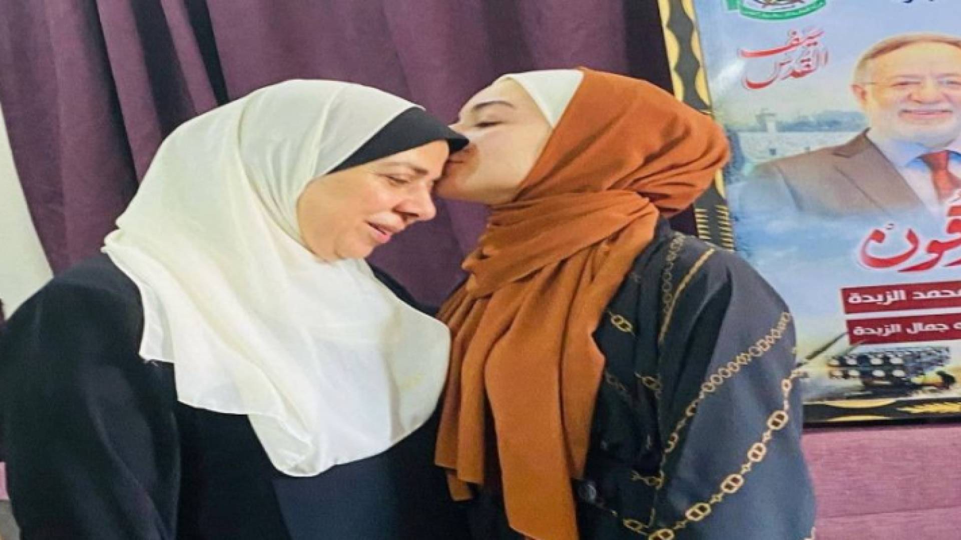 سارة جمال الزبدة ووالدتها أم اسامة