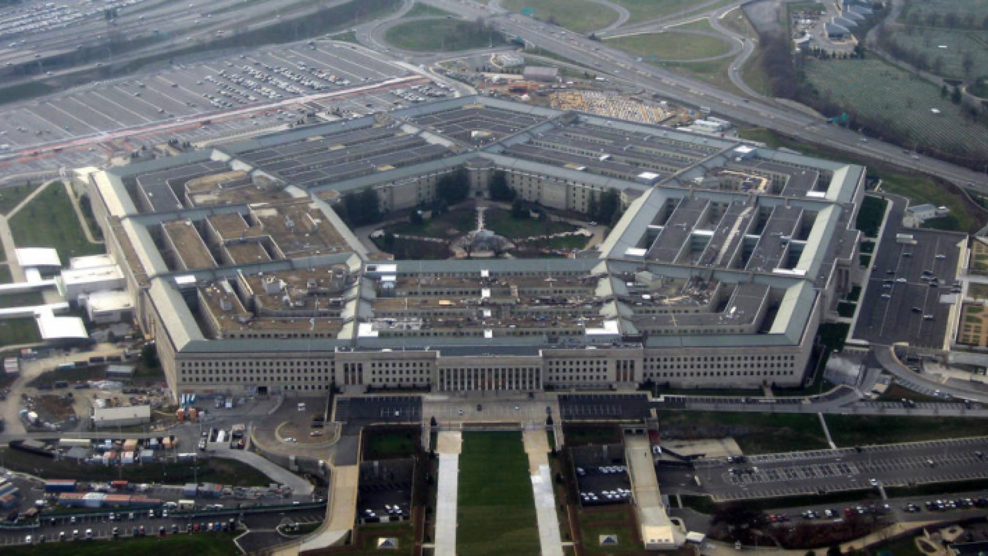 إغلاق البنتاغون بعد أنباء عن إطلاق نار في محطة مترو قريبة