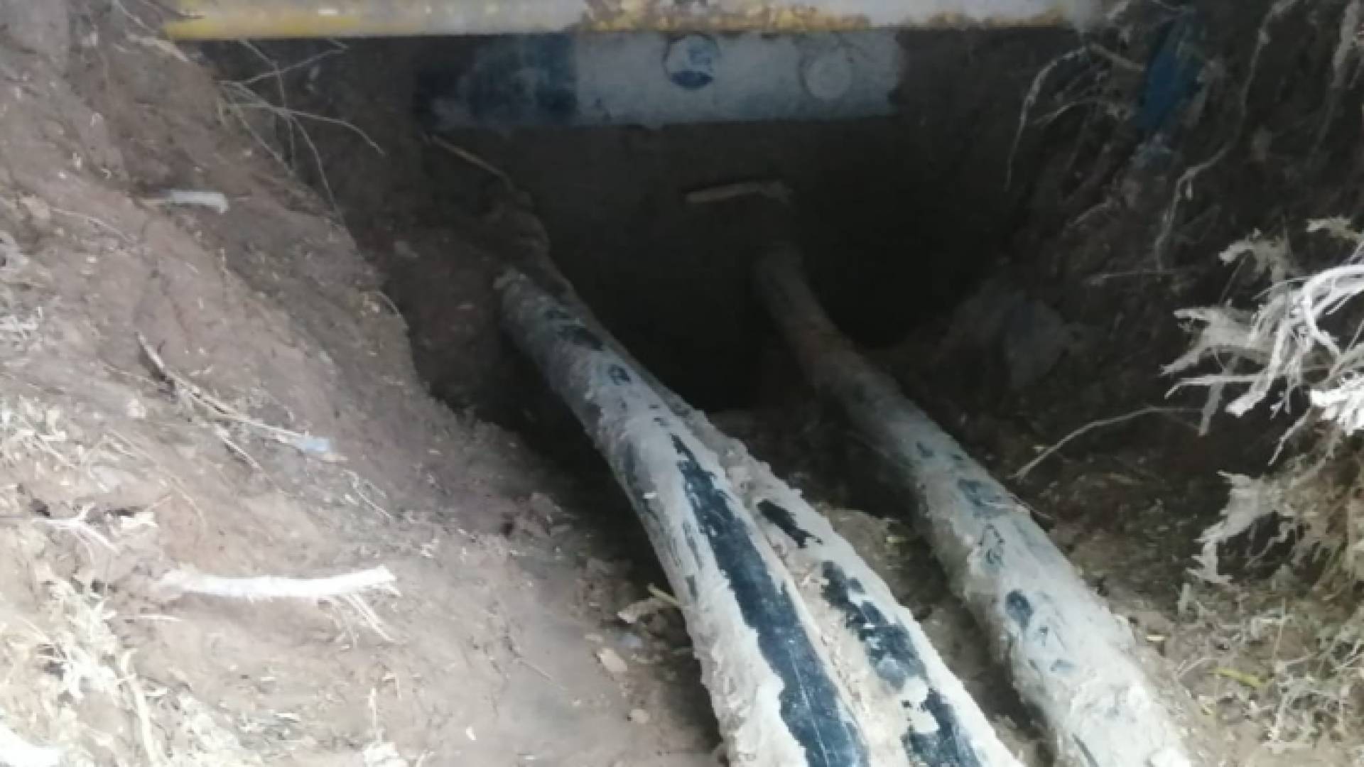 اعتداء على خط مياه