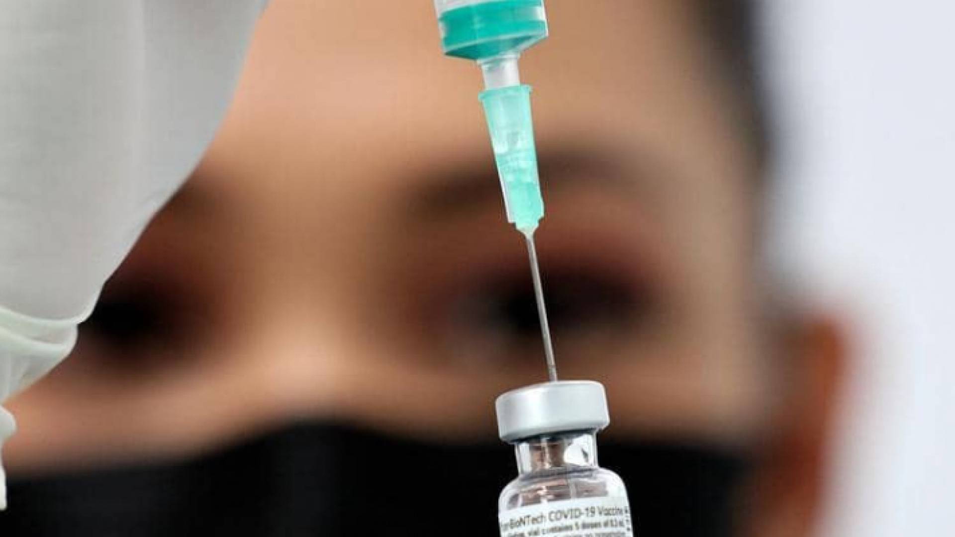 حقنة من لقاح كورونا