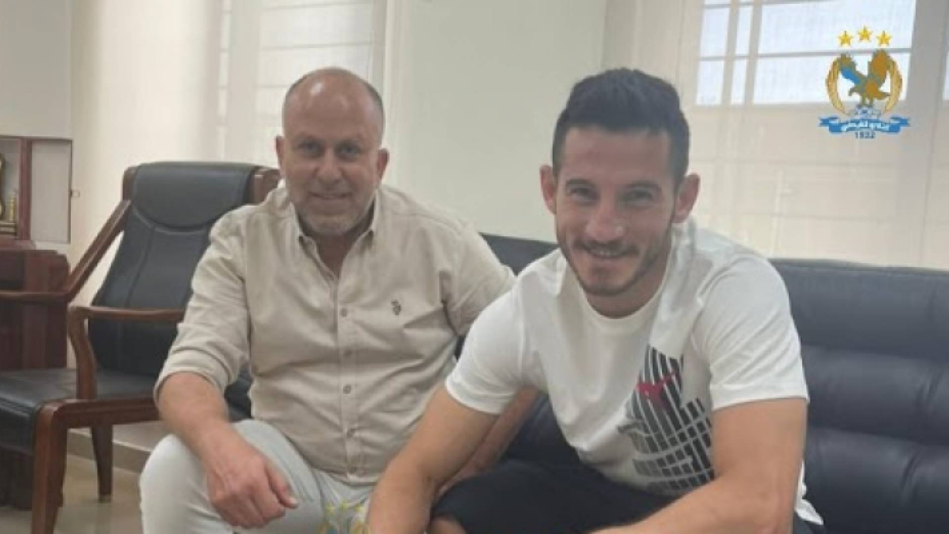 اللاعب يوسف الرواشدة إلى جانب سامر الحوراني