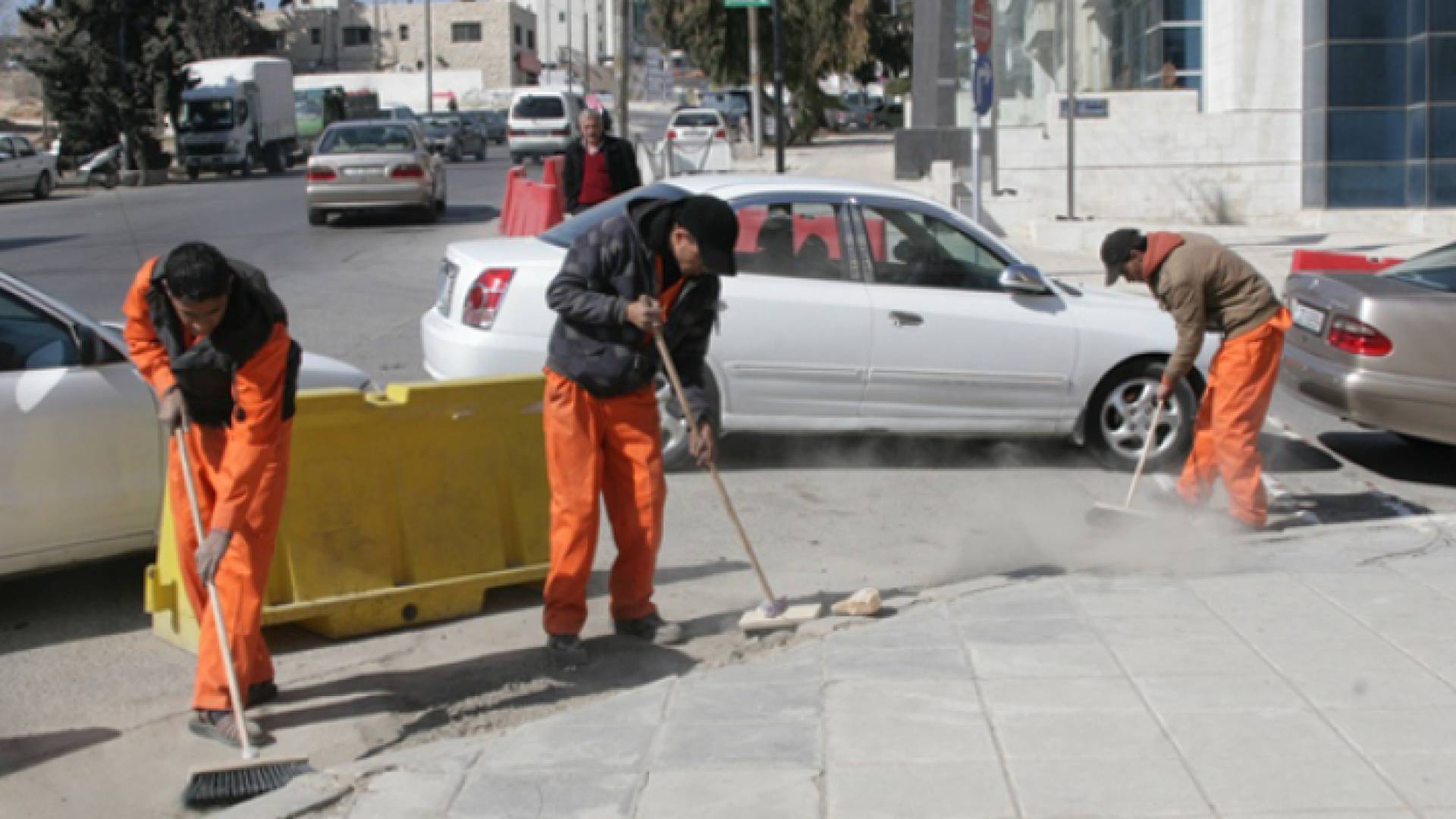 بسبب موجة الحر.. استراحة لعمال الوطن من الساعة 12 ظهرا وحتى 4 عصرا