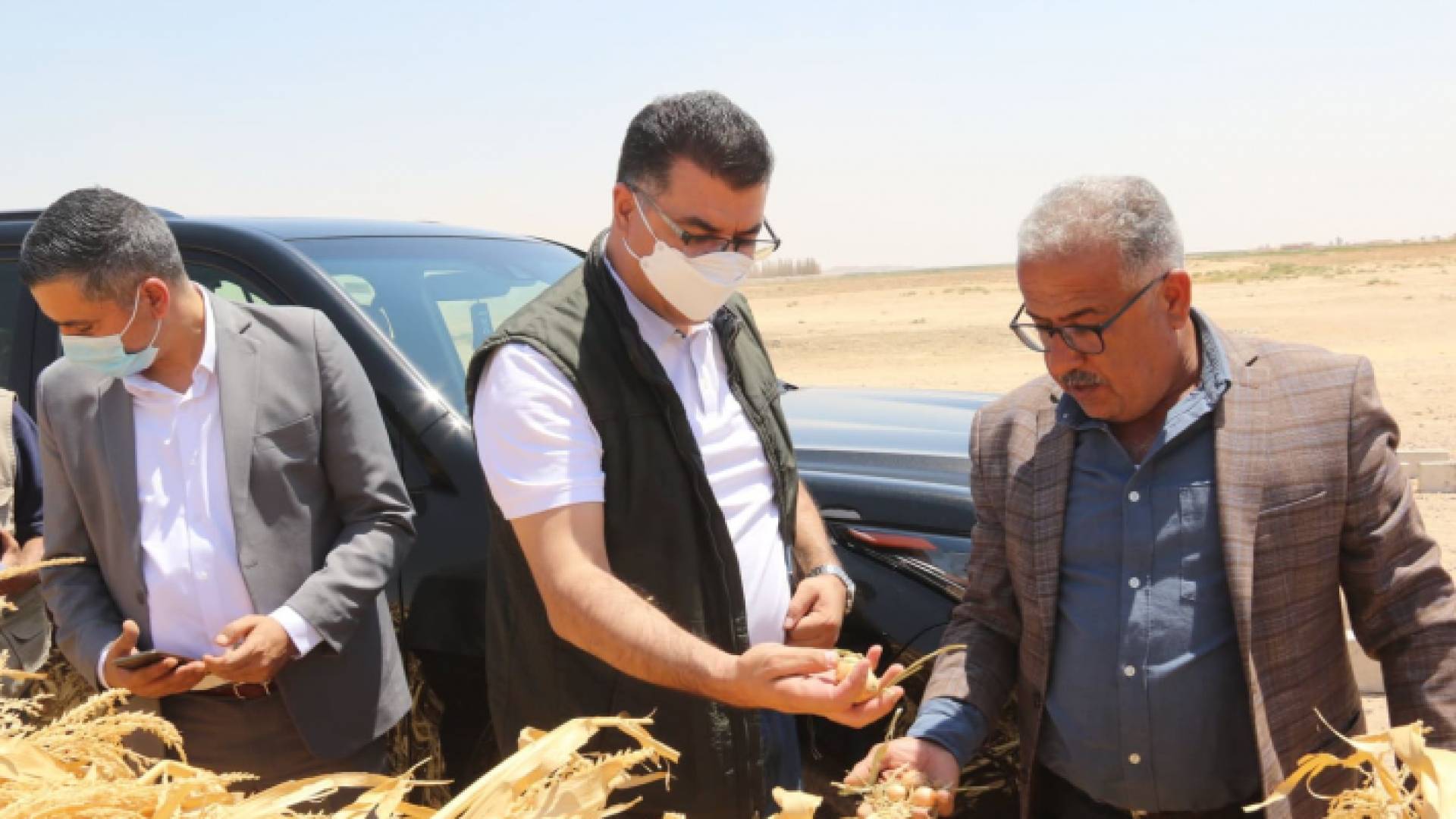 جانب من زيارة وزير الزراعة خالد الحنيفات إلى محافظة الزرقاء