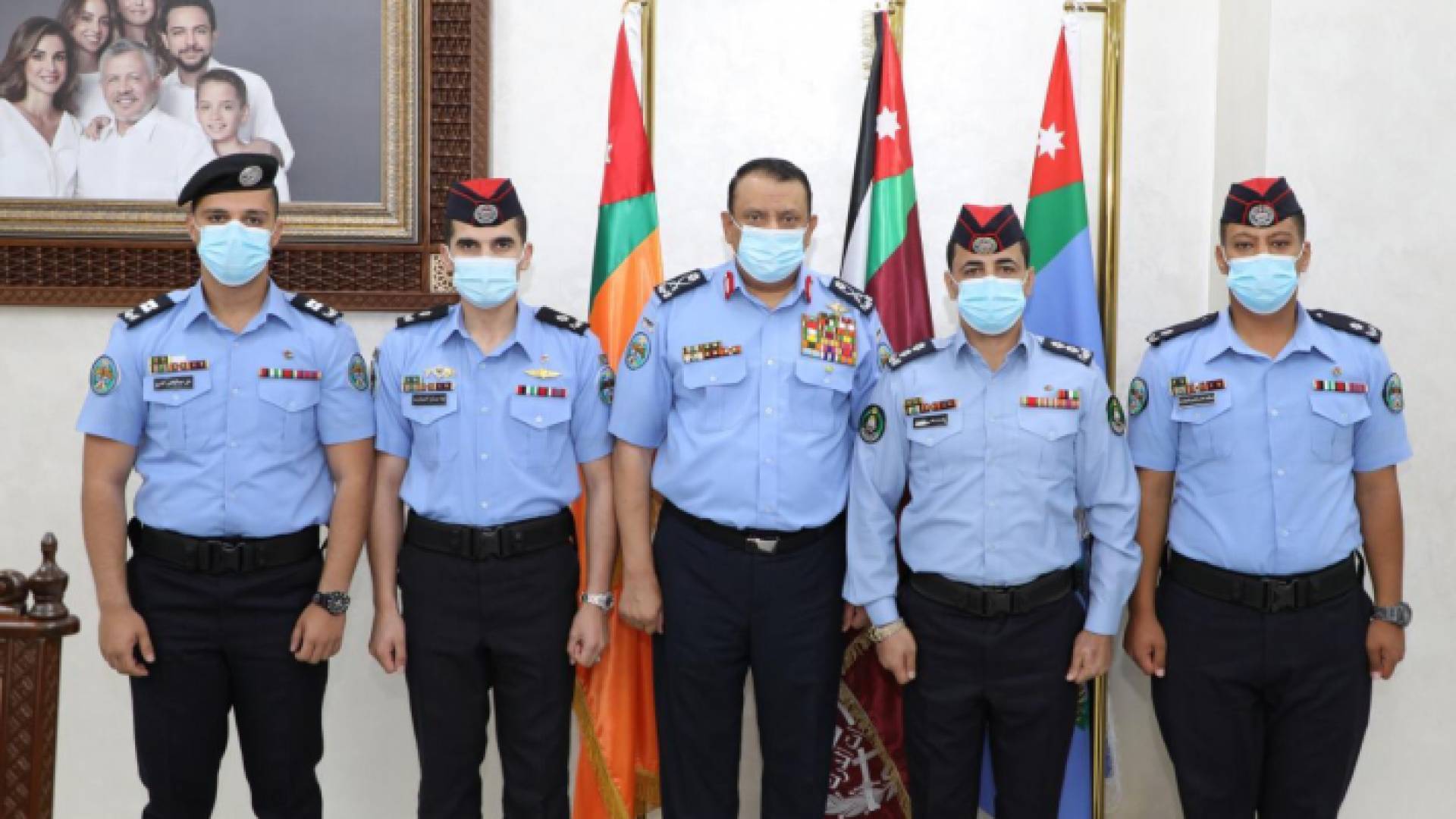 مدير الأمن العام يسلم هدايا ملكية لكوكبة من مرتبات الأمن العام