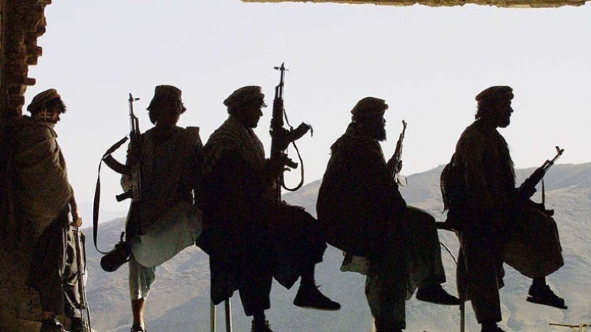 بريطانيا تطلب من مواطنيها مغادرة أفغانستان فورا